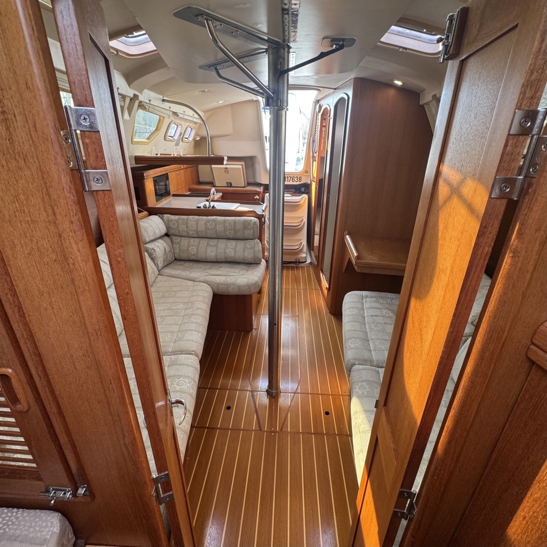 2002 Hunter 326 - Image 4