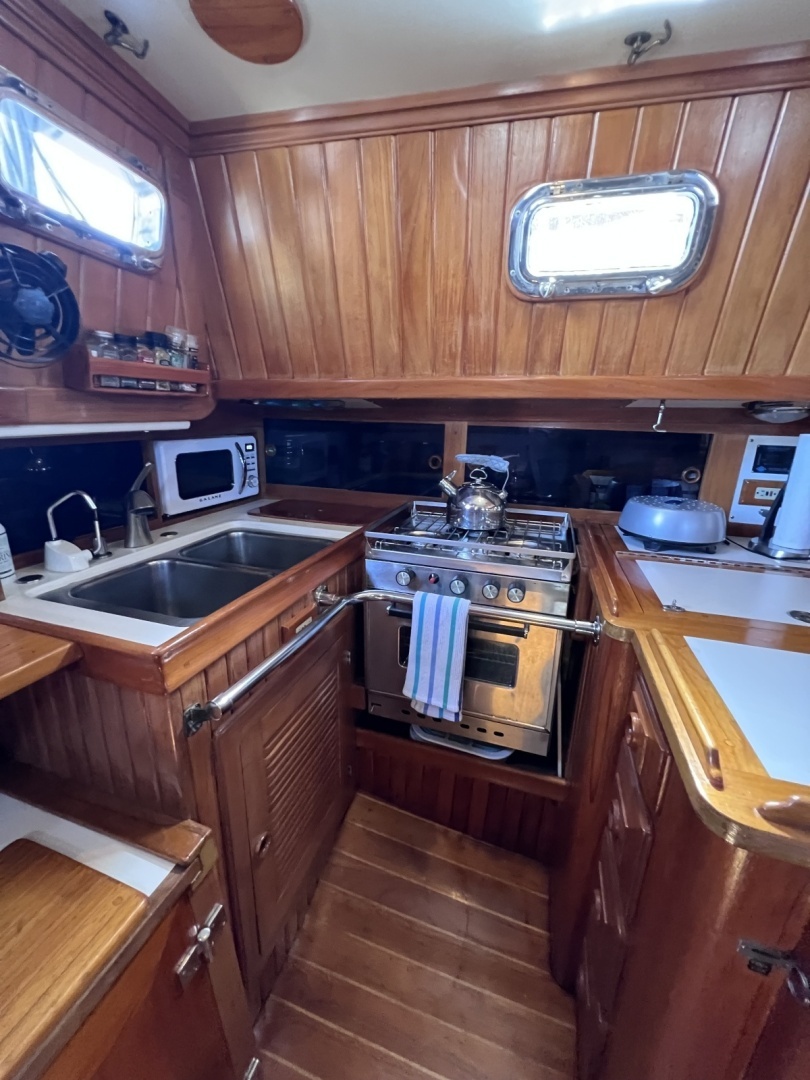 1990 Cabo Rico 38R - Image 25