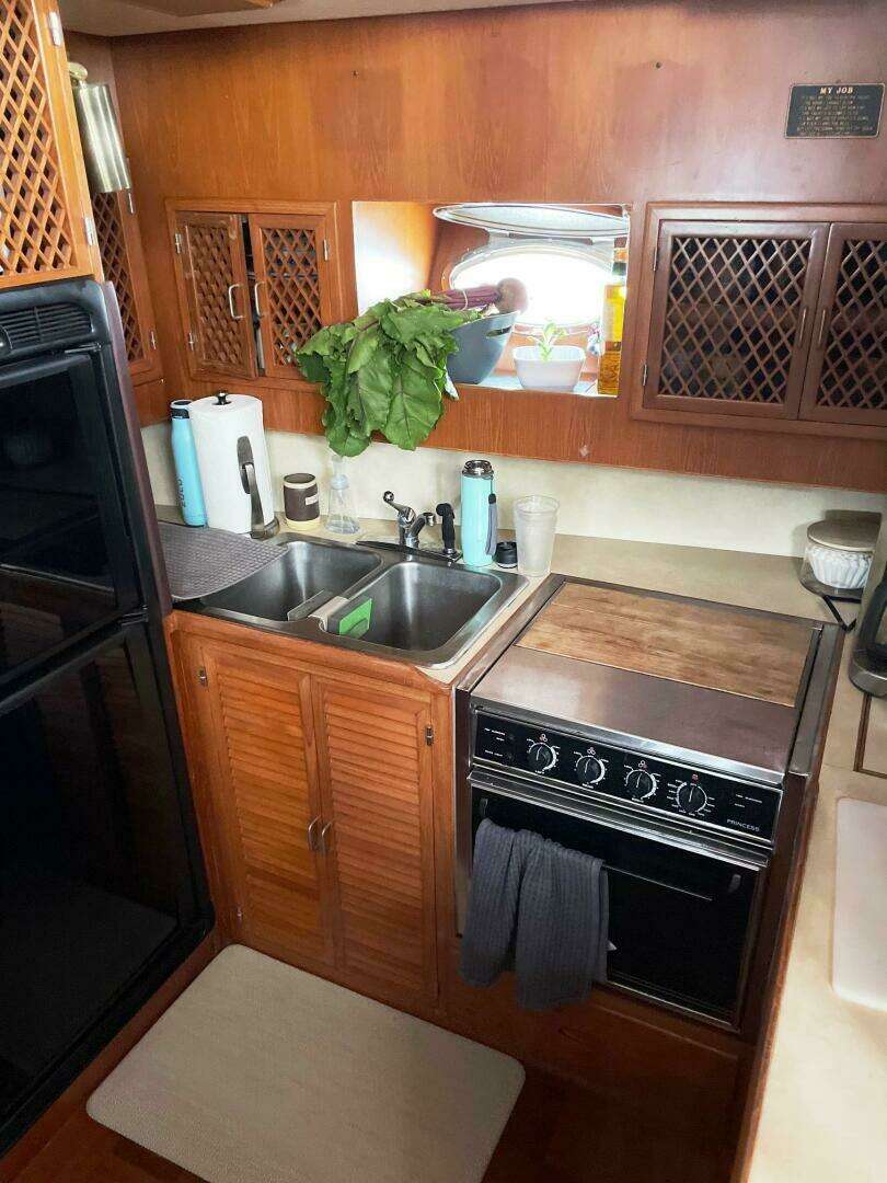 1989 Marine Trader 47 Cockpit Motor Yacht - Image 20