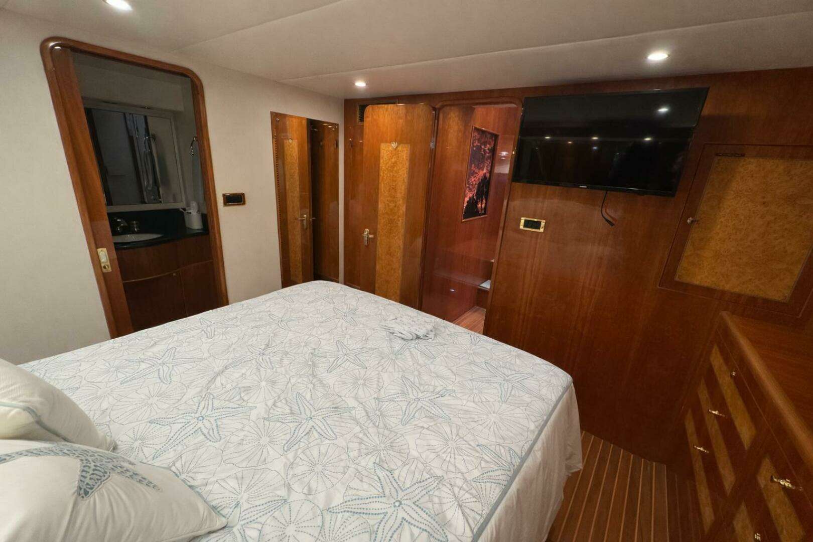 2004 Altima 55 Pilothouse - Image 40
