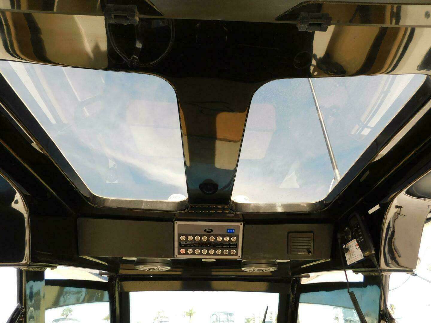 2024 Scout 330 LXF - Image 11