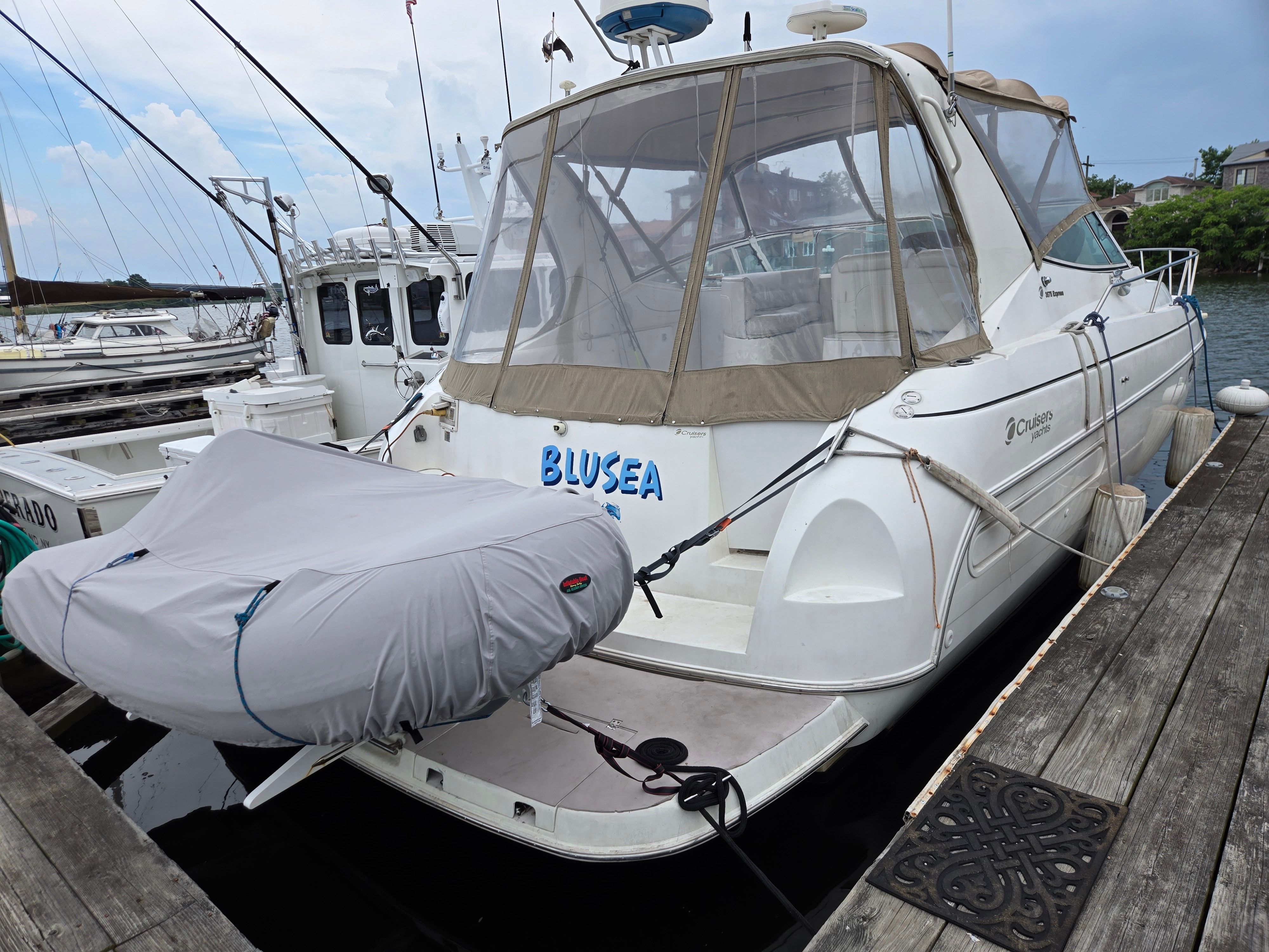 2000 Cruisers Yachts 3575 Express - 3
