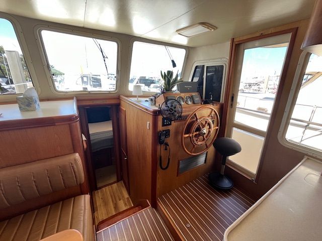 2005 Mainship 400 Trawler - 54