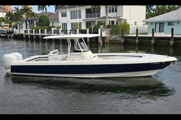 2007 Intrepid 323 Open