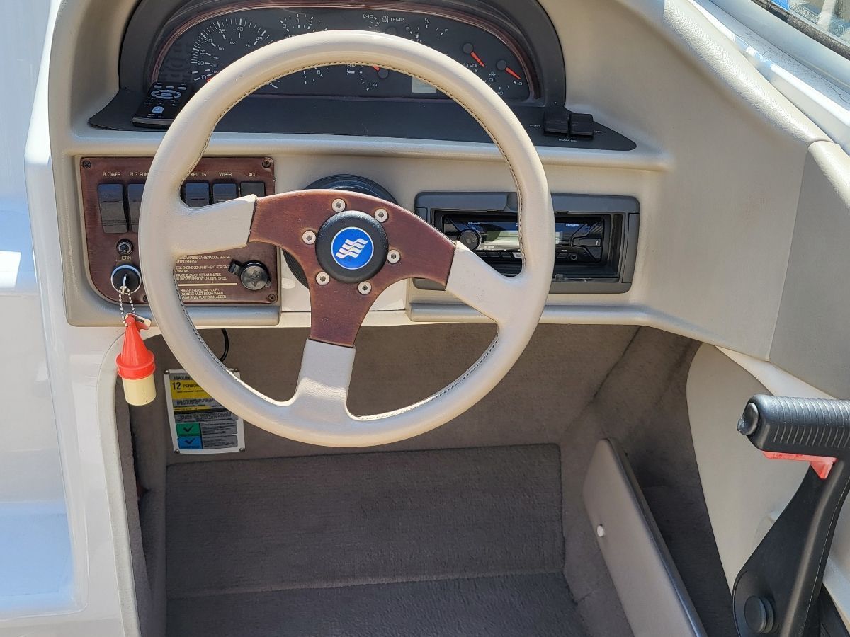 The image shows the helm of a 1996 Four Winns 245 Sundowner boat.