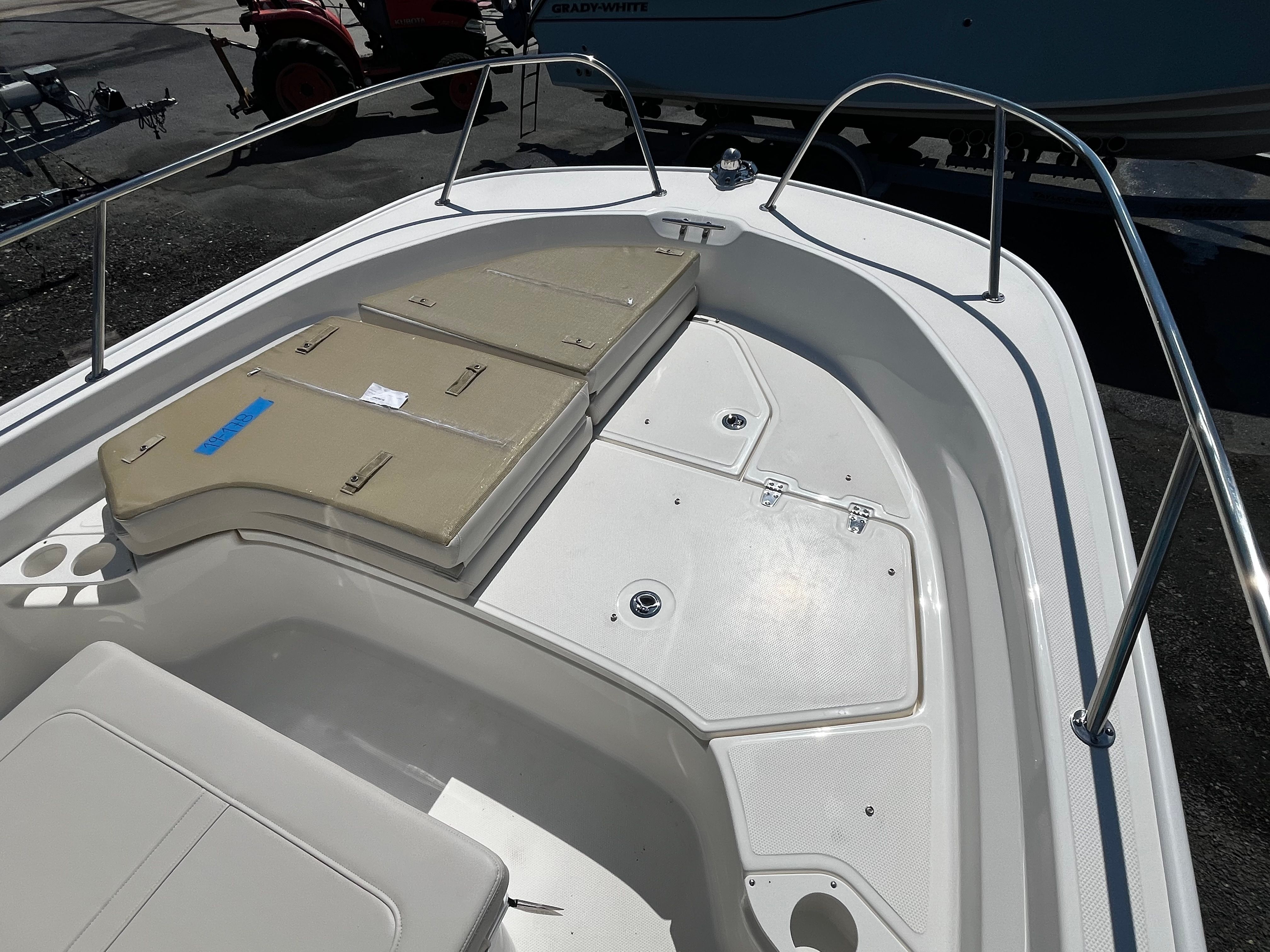 2026 BOSTON WHALER 190 MONTAUK - Image 15
