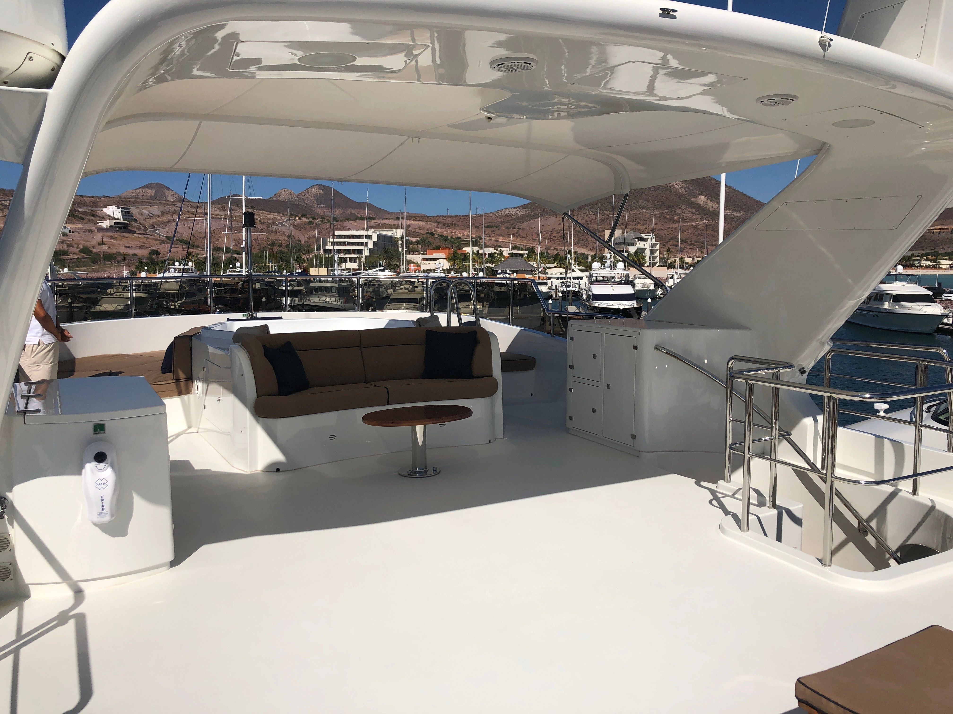 2004 Benetti Cockpit - 3