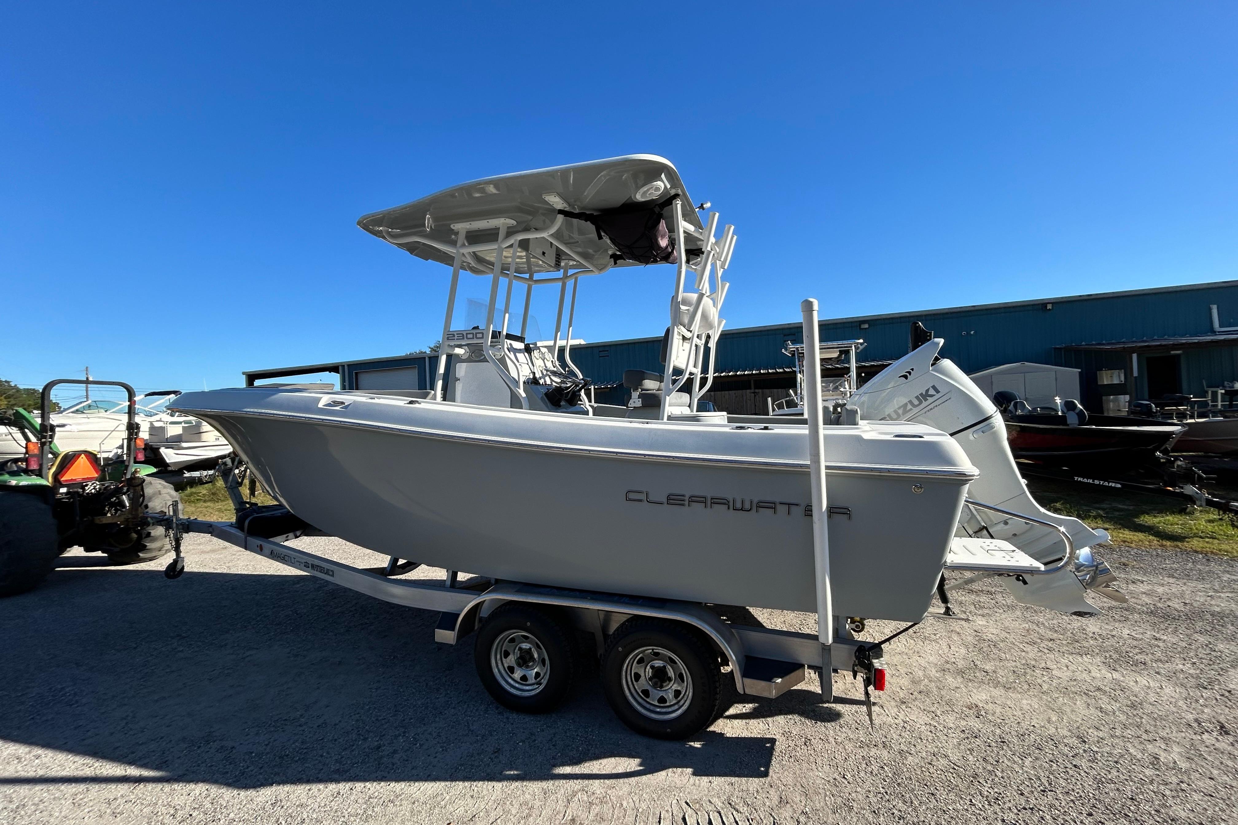 2022 Clearwater 2300 Center Console