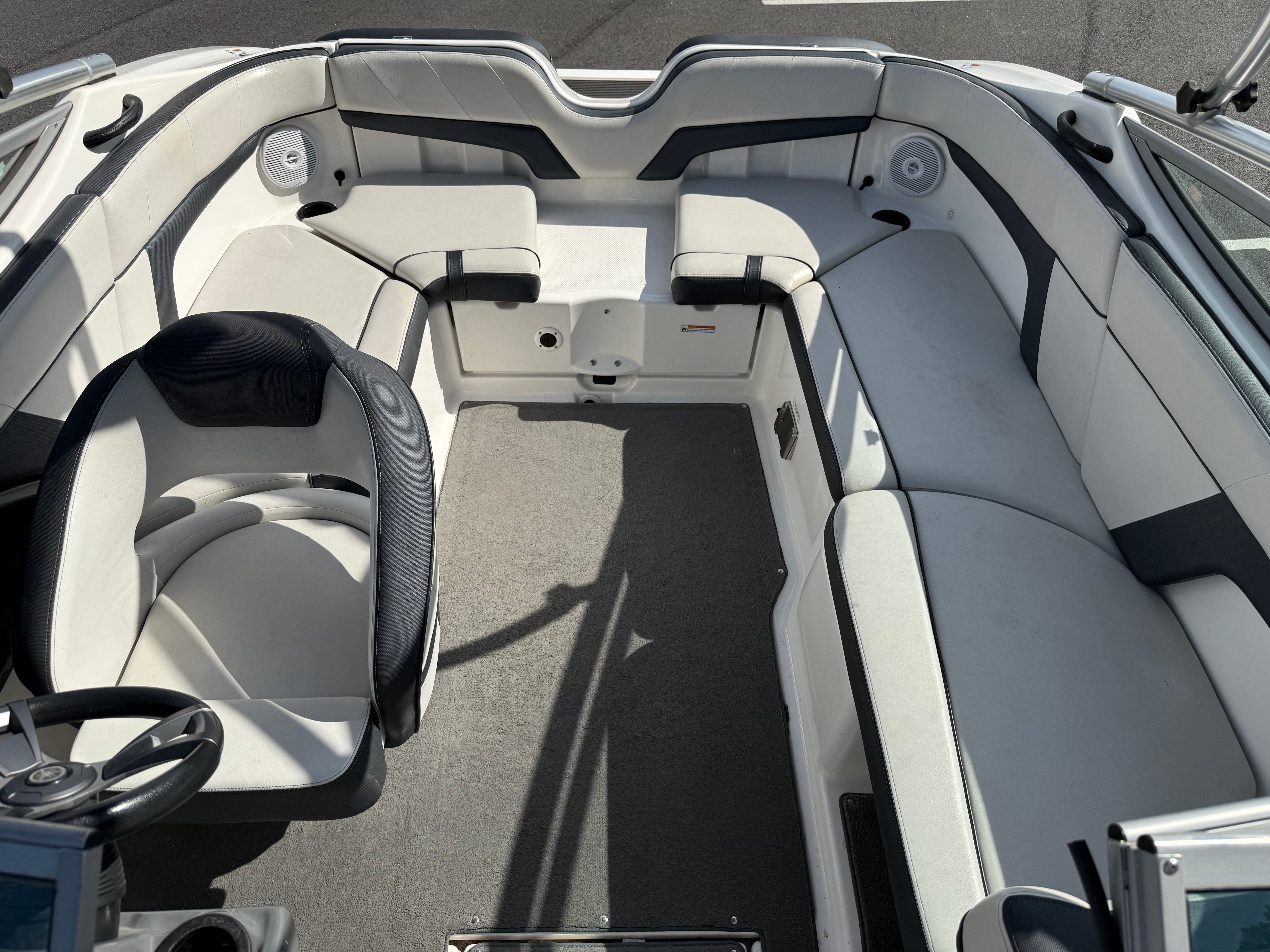 2015 Yamaha Boats AR210 - 8