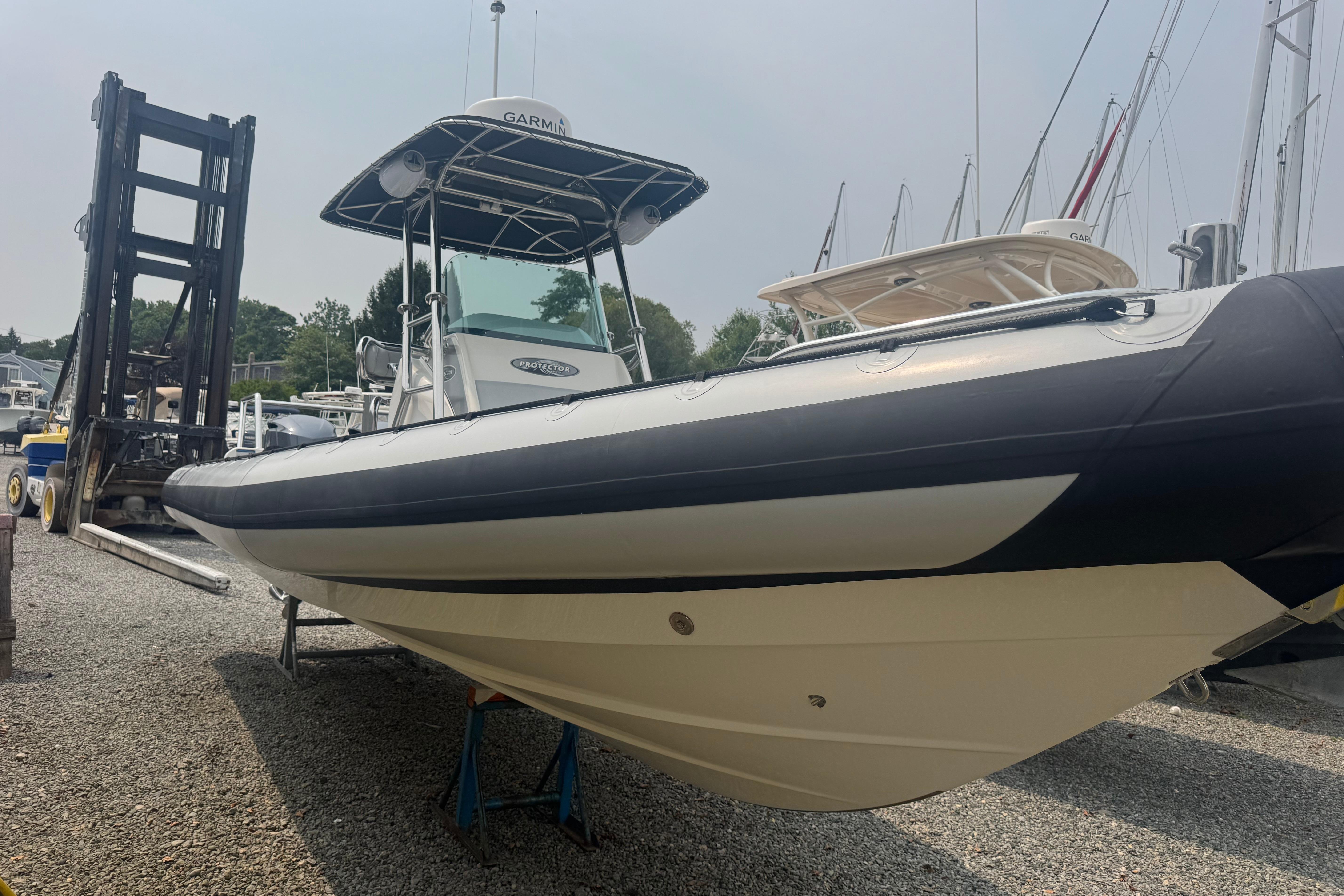 2015 Protector 30 Center Console