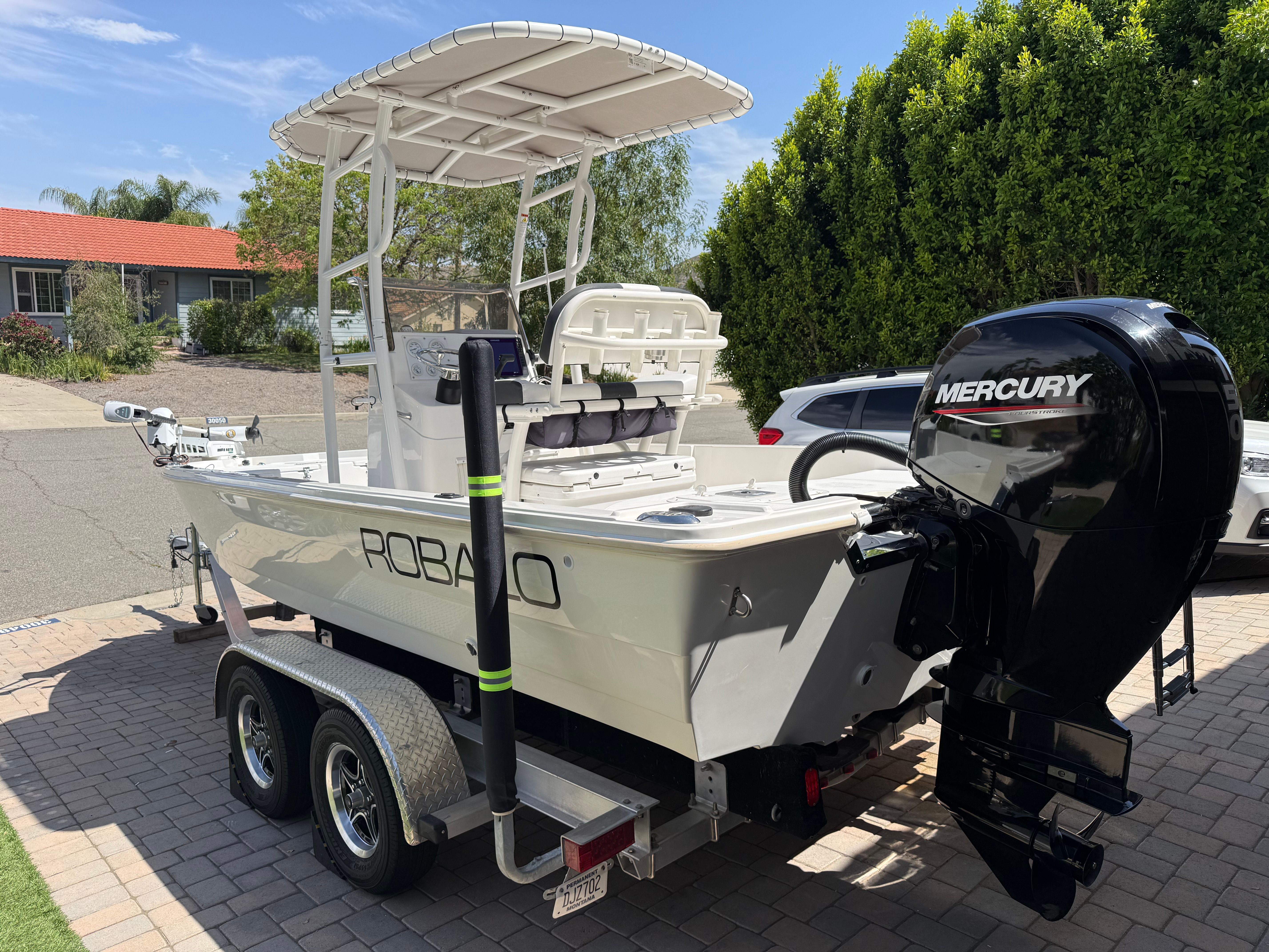 1998 Robalo 2100 Bay Hunter boat with Mercury outboard motor.