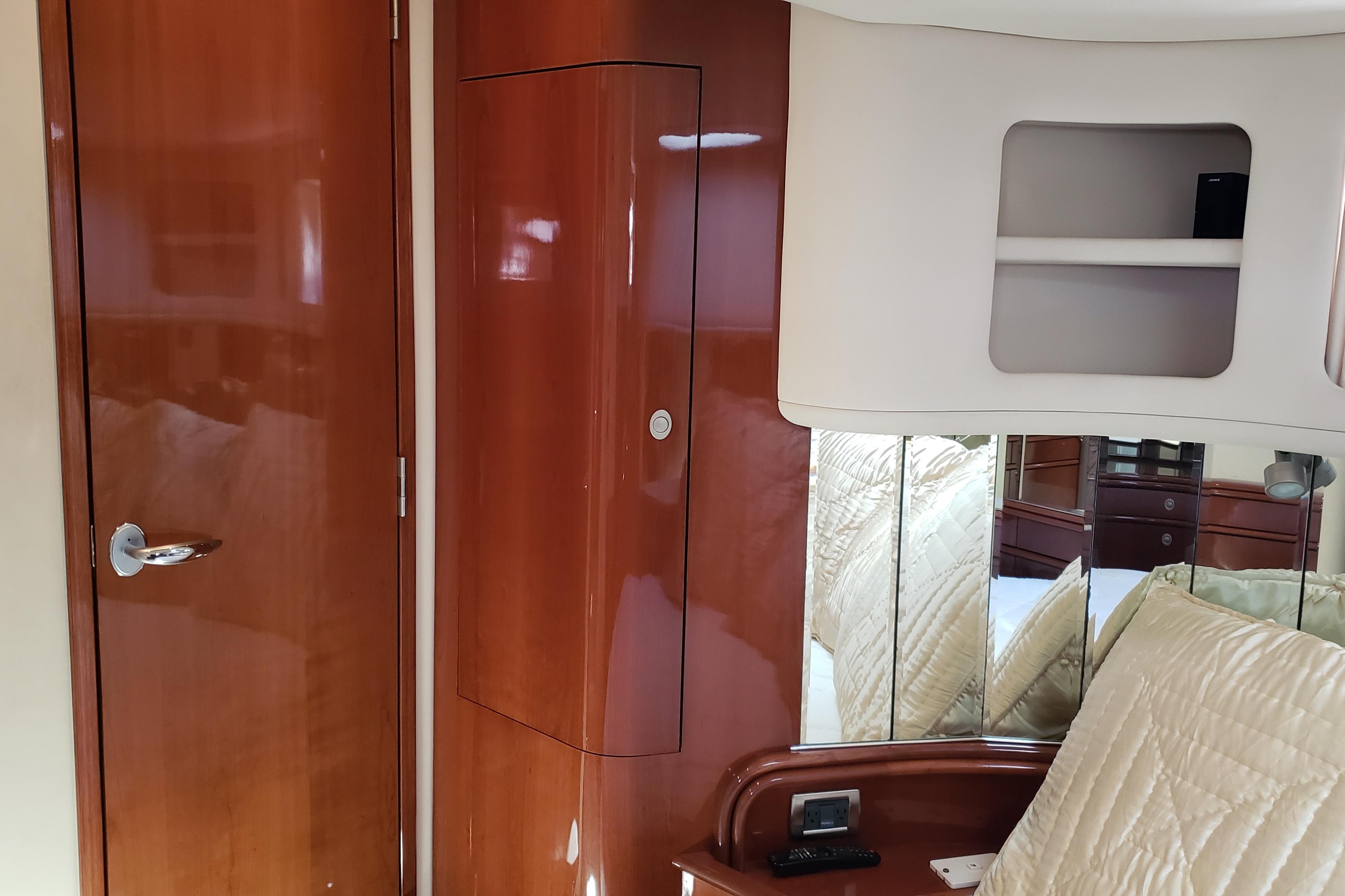 Interior of 2004 Sea Ray 550 Sundancer yacht with wood paneling and mirrored accents.