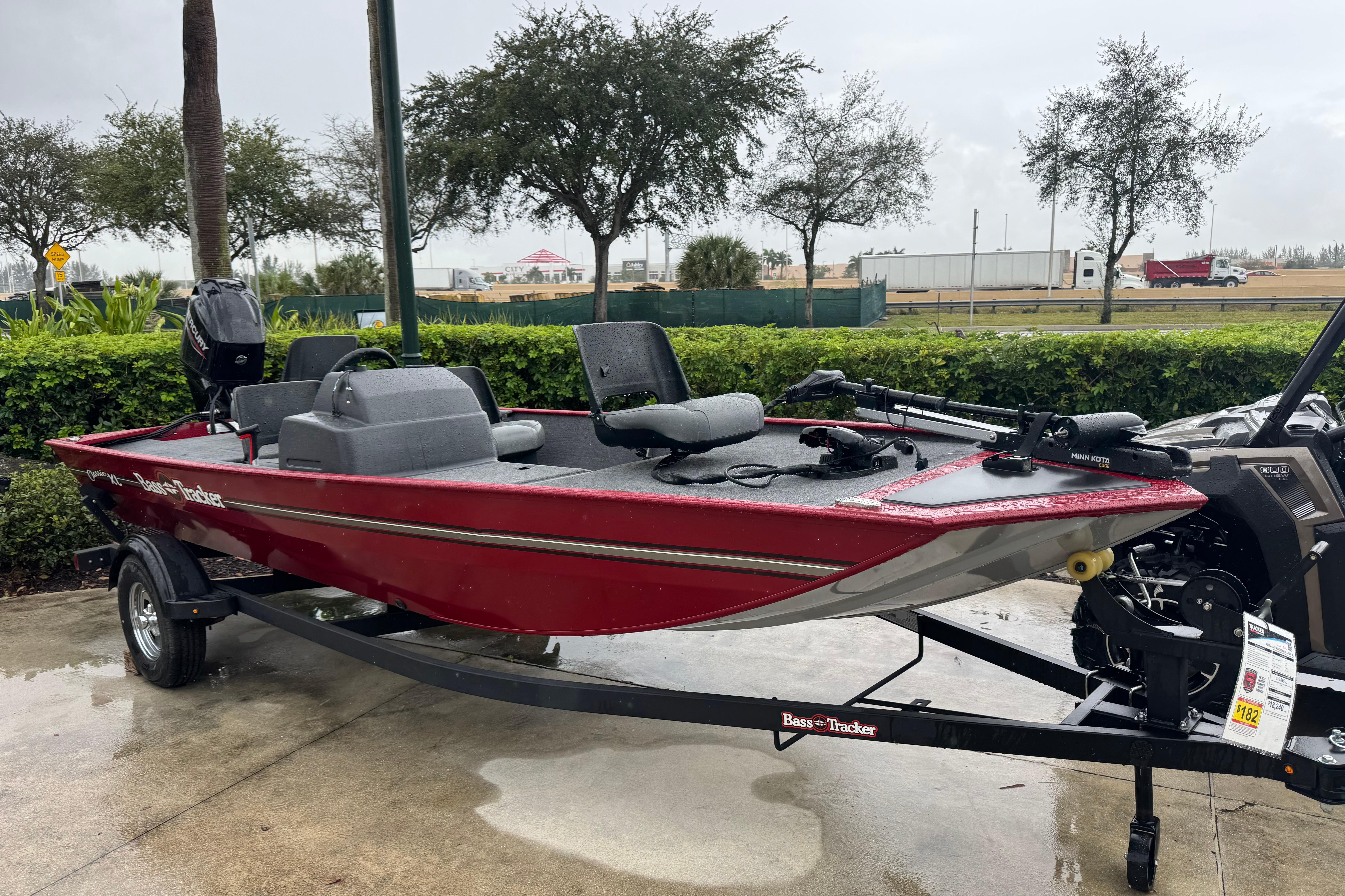 2025 Tracker Bass Tracker Classic XL