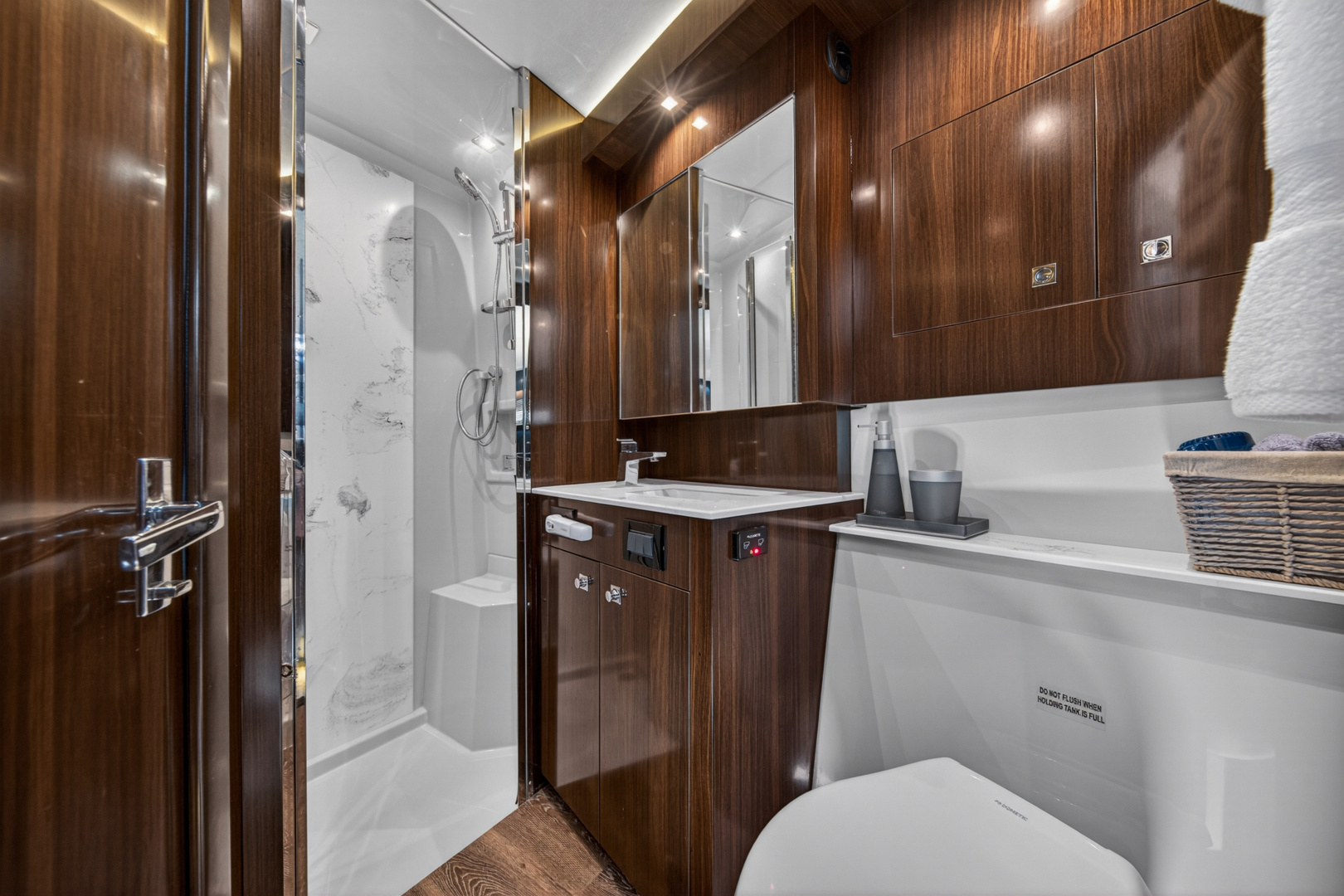 2023 Cruisers Yachts 50 CANTIUS - Image 69