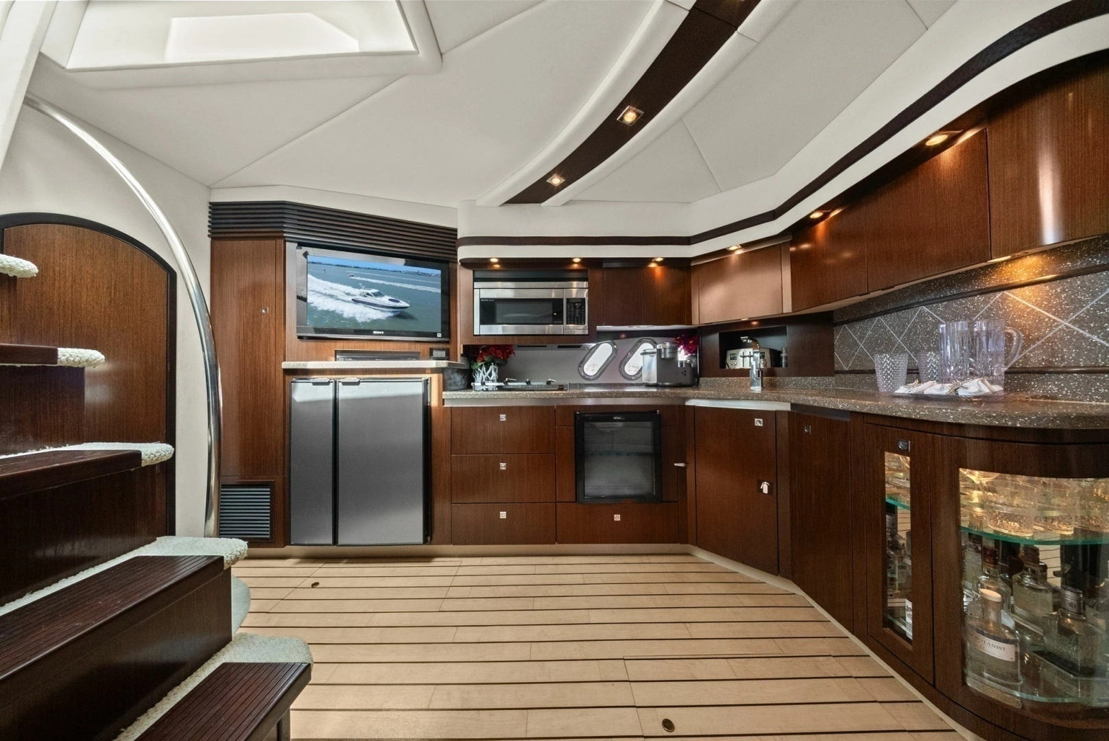 2012 Cruisers Yachts 540 Coupe - Image 16