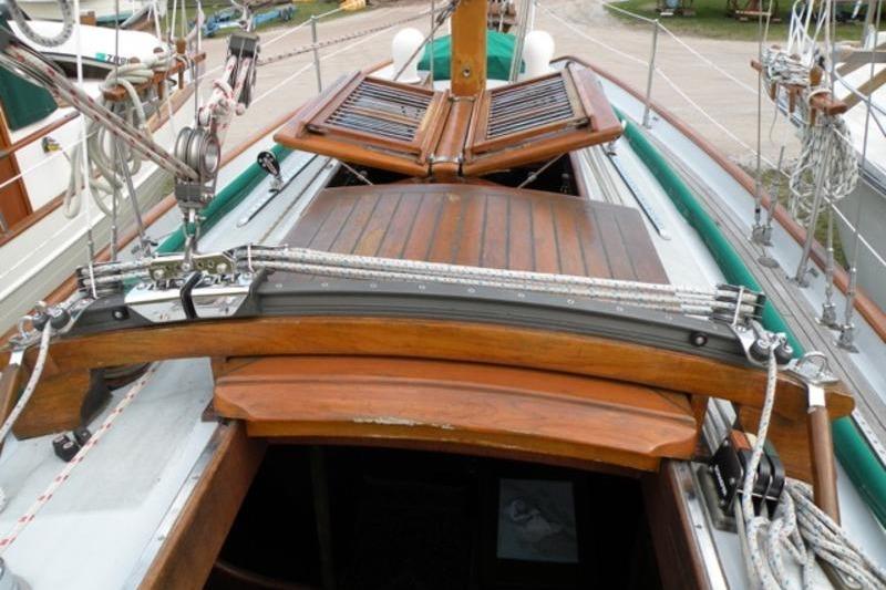 1980 Ta Shing Baba 30 sailboat deck with wooden hatch and rigging details.