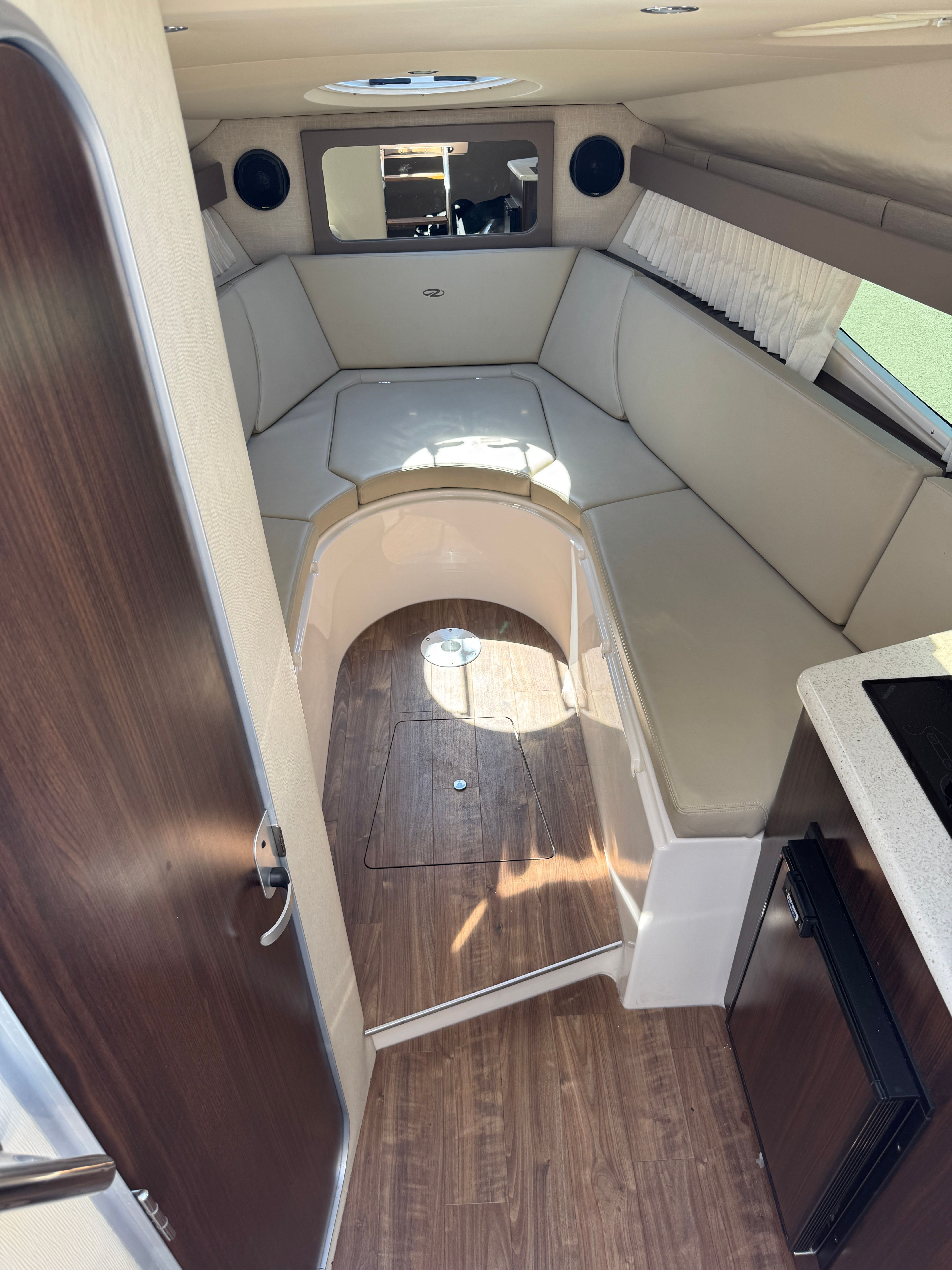2016 REGAL 28 EXPRESS - Image 21