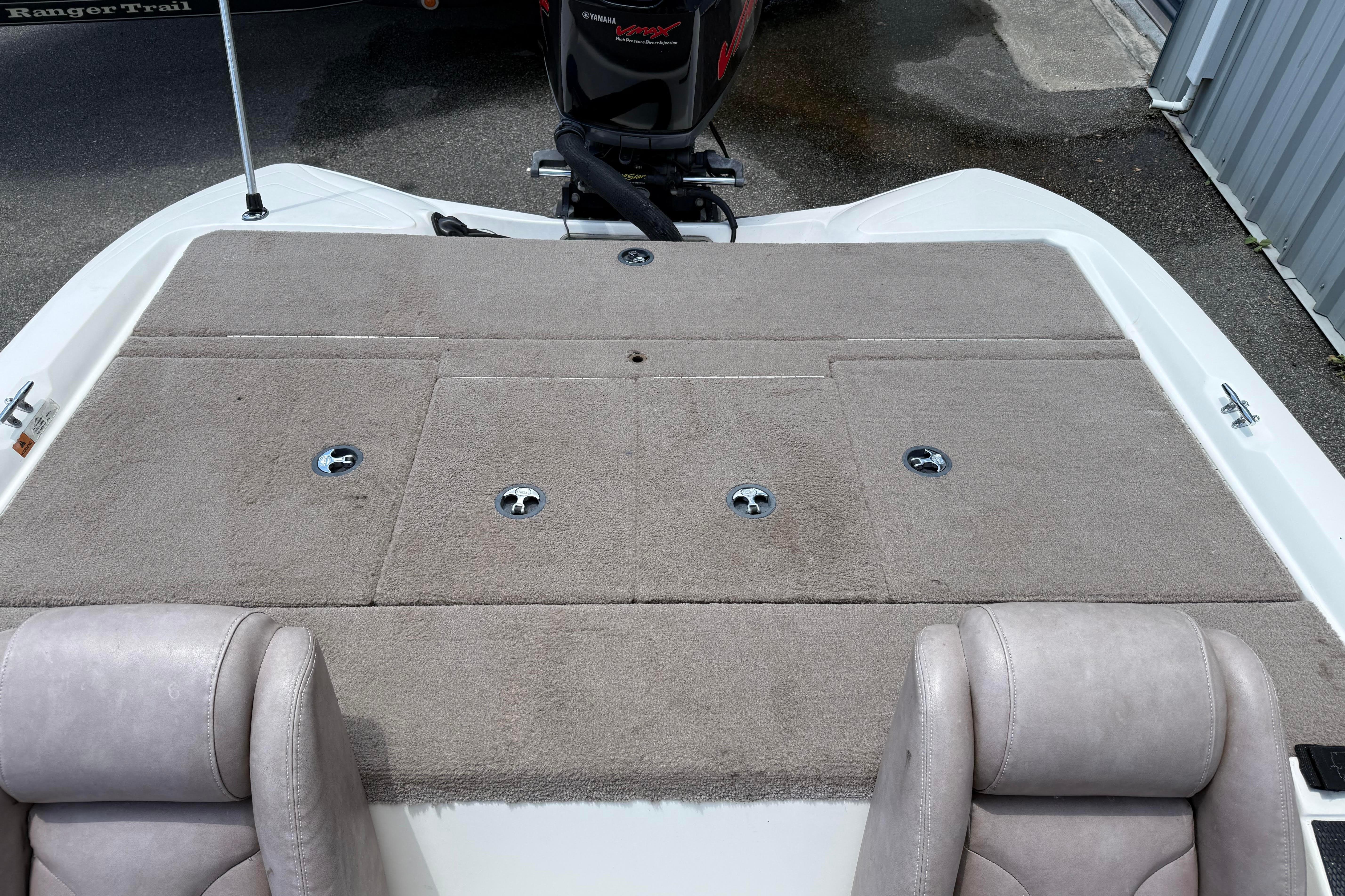 2006 Stratos 294 Pro XL boat deck with carpeted surface and seating.