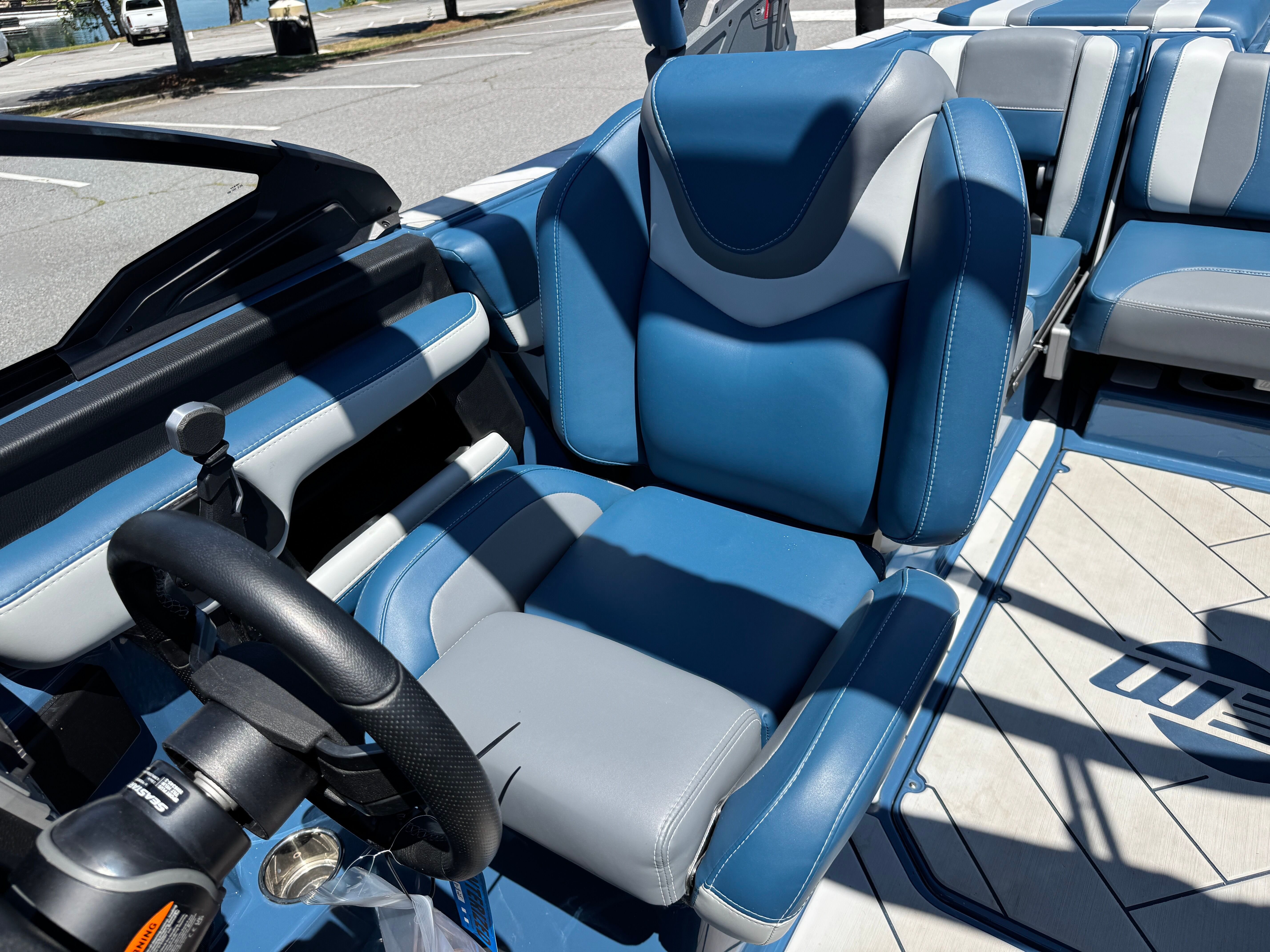 2025 MALIBU 22 LSV - Image 9
