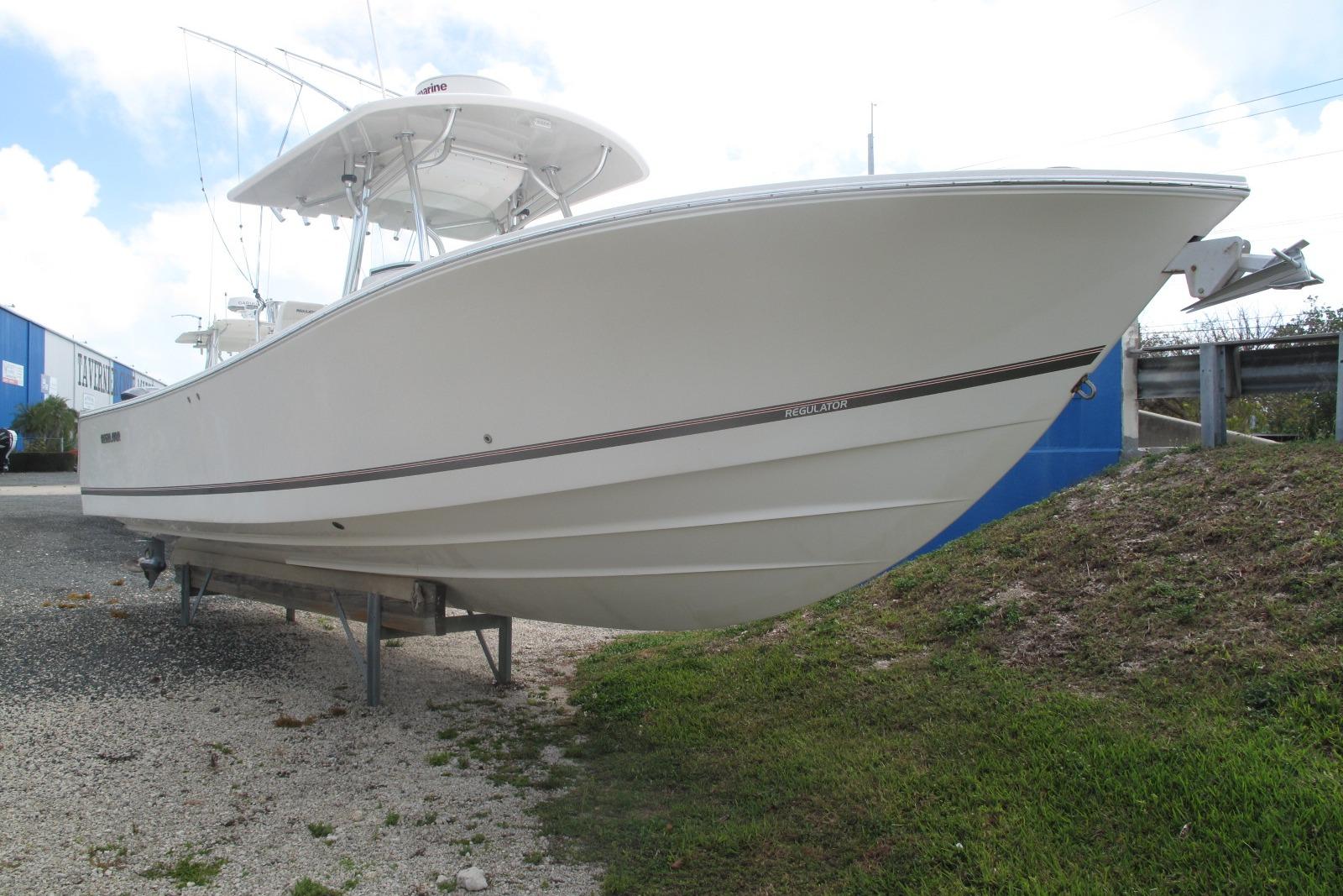 2013 Regulator 32 Forward Seating