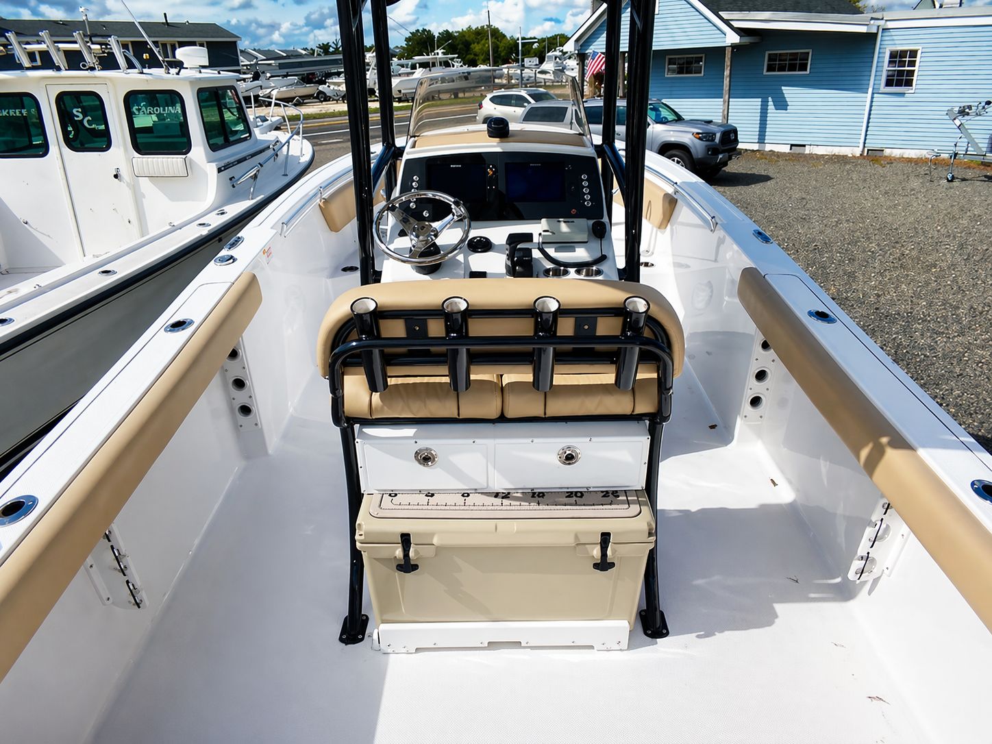 Sportsman Heritage 231 Center Console boat, 2018 model, interior view.