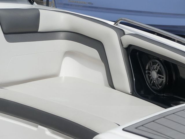 2019 Yamaha Boats AR240 - 16