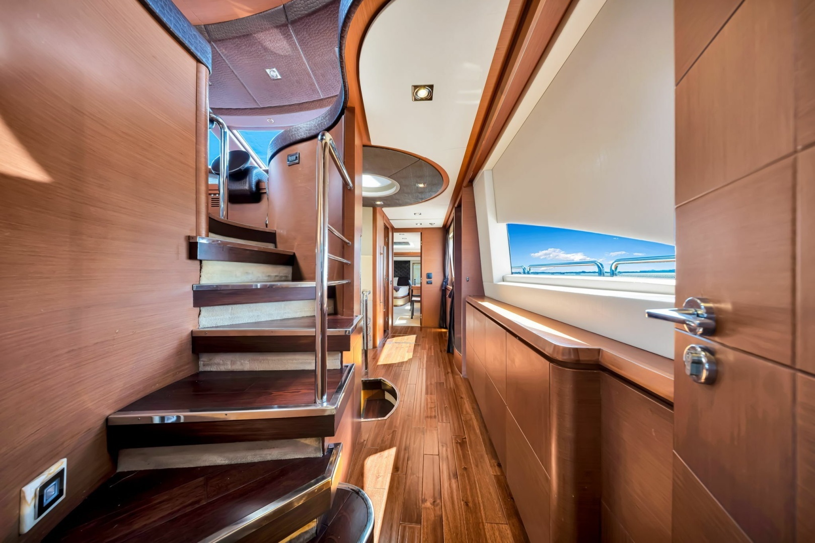 2005 Azimut 105 - Image 76