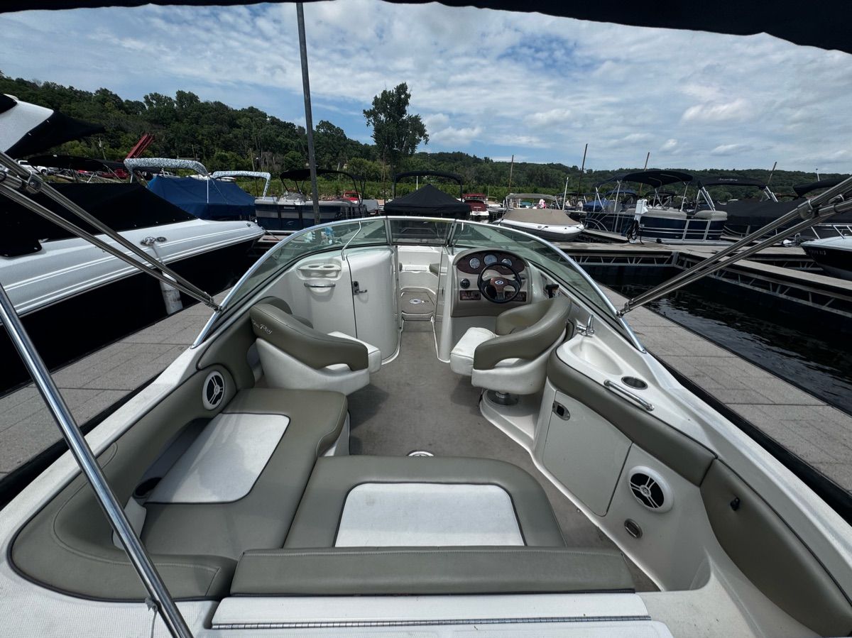 2006 Sea Ray 220 Sundeck (220 SD) - 6