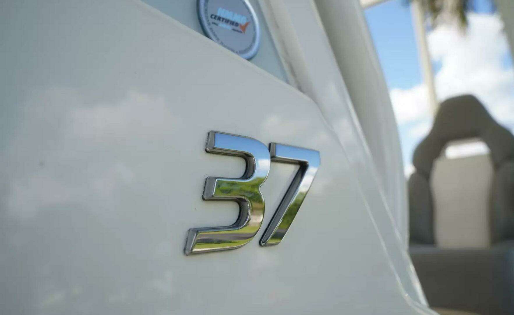 2023 Regulator 37 - Image 28