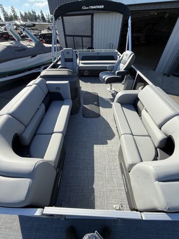 2026 Sun Tracker Party Barge 22 RF XP3 - 4