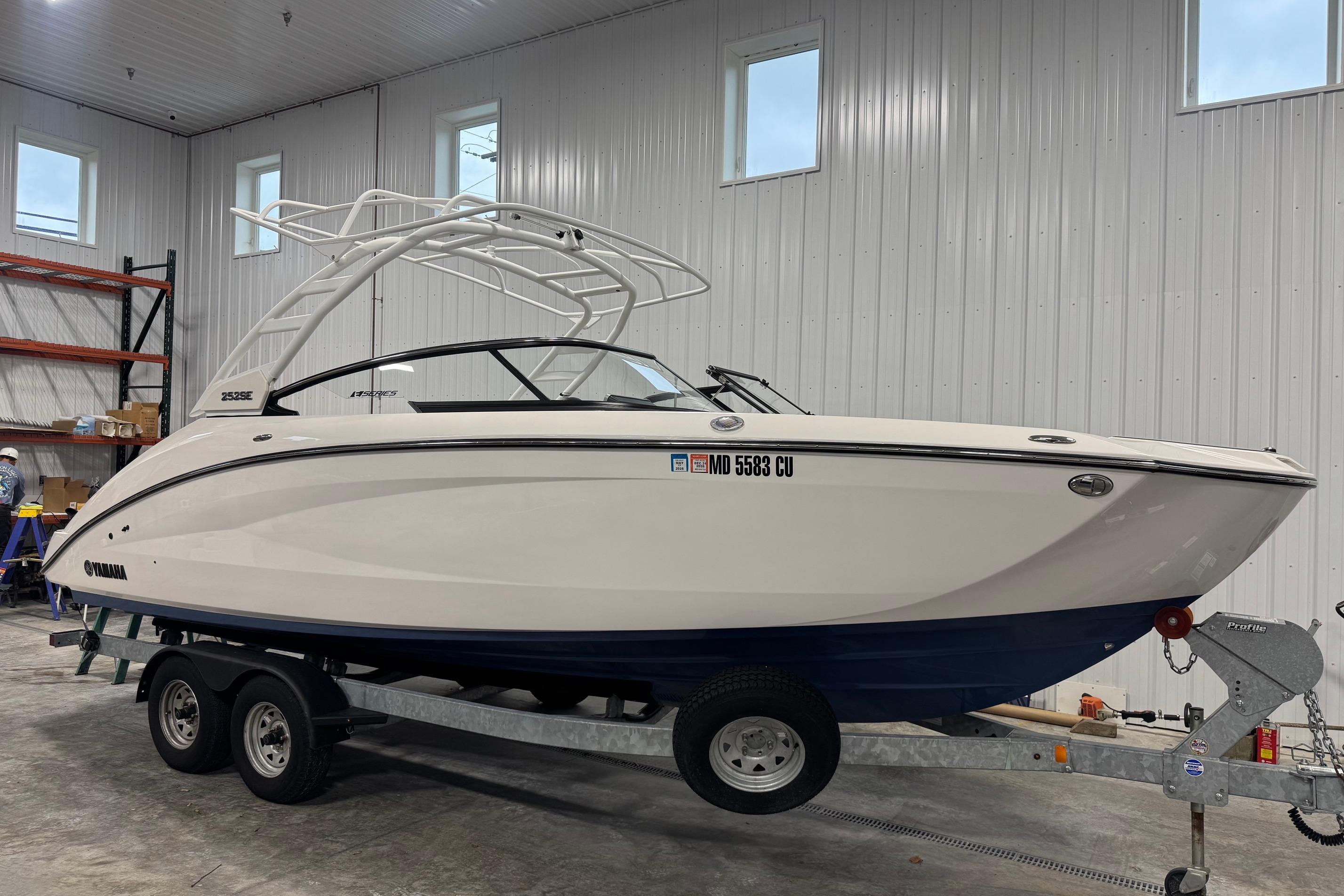 2023 Yamaha Boats 252SE