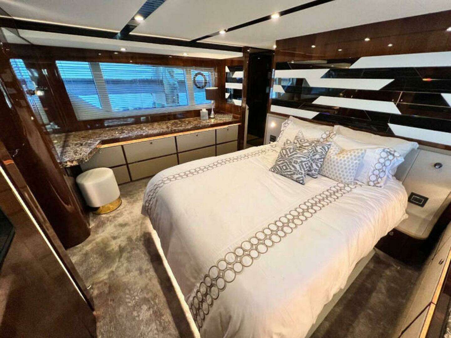 2020 Fairline Squadron - Image 43