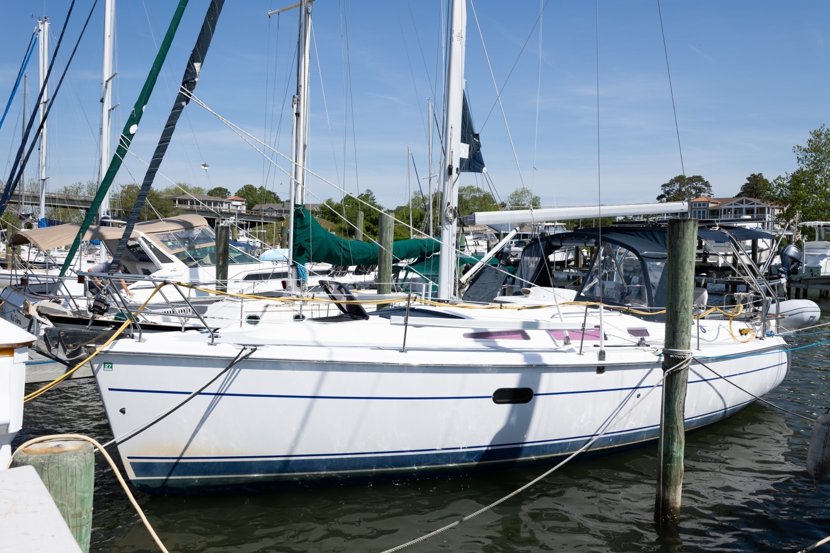 2005 Hunter 36 - Image 3