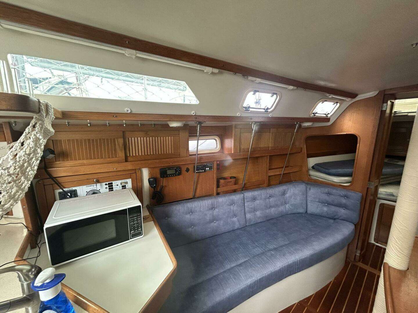 1995 Catalina 320 - Image 24