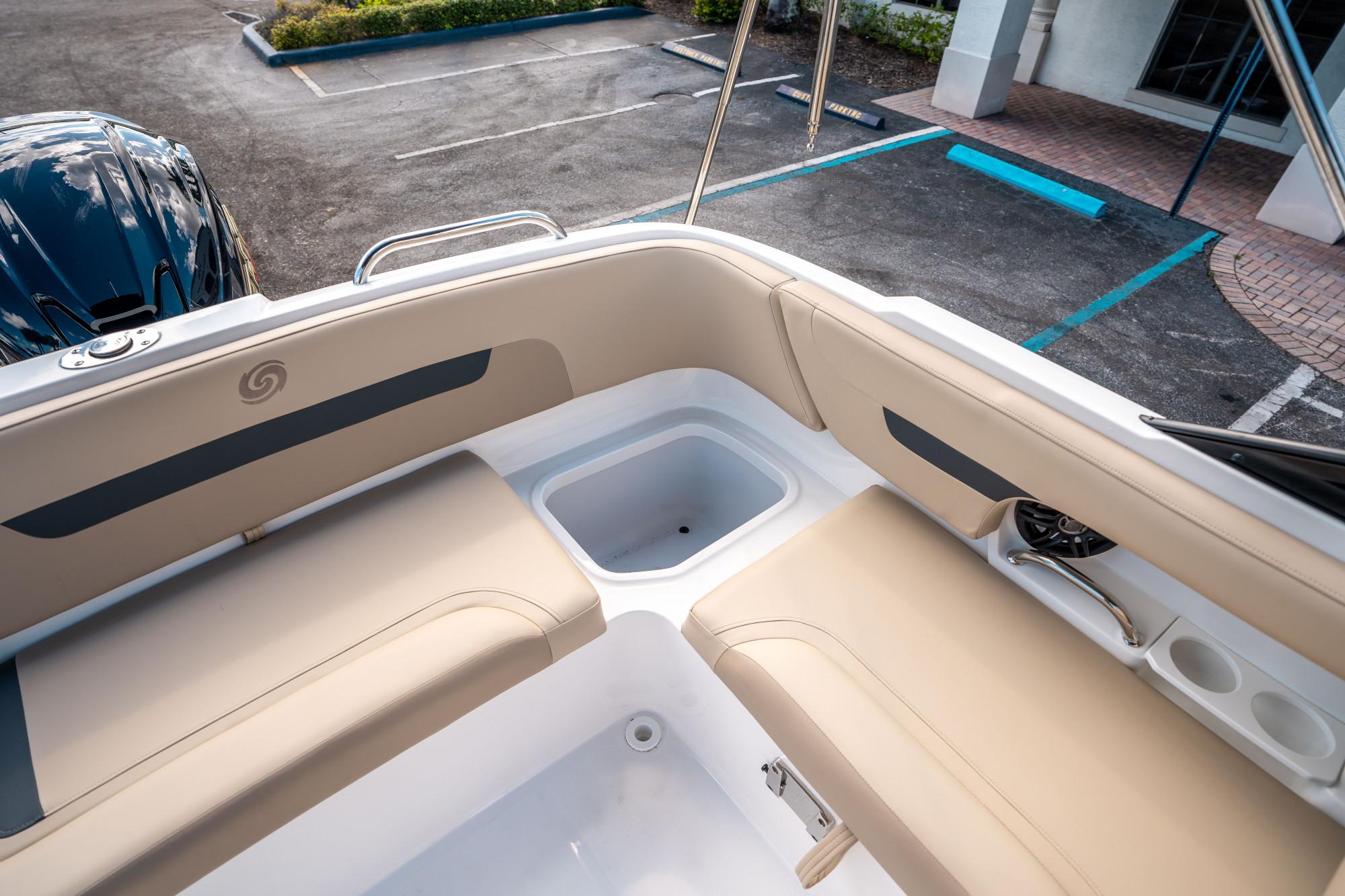 2025 Hurricane SunDeck 235 OB - 14