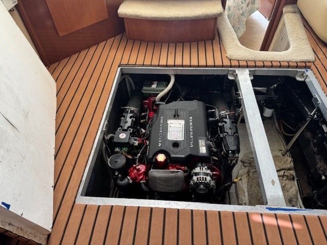2005 Carver 41 Cockpit Motor Yacht - 22