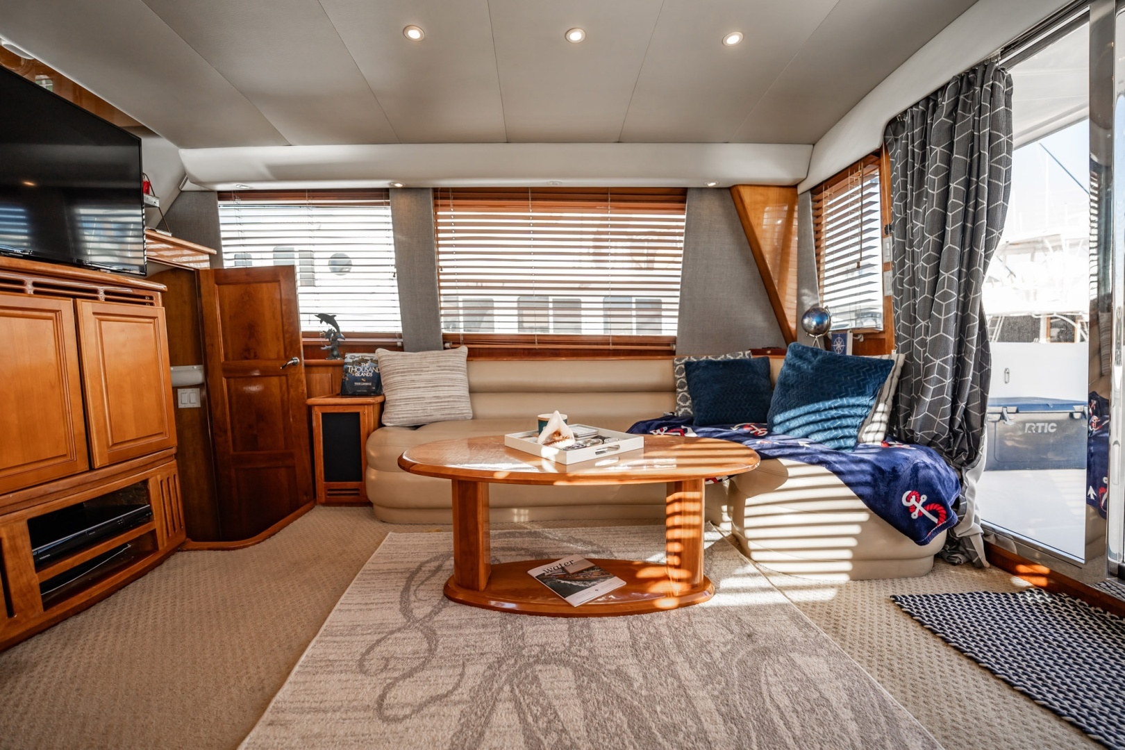 2004 Navigator 5700 Rival Pilothouse - Image 16