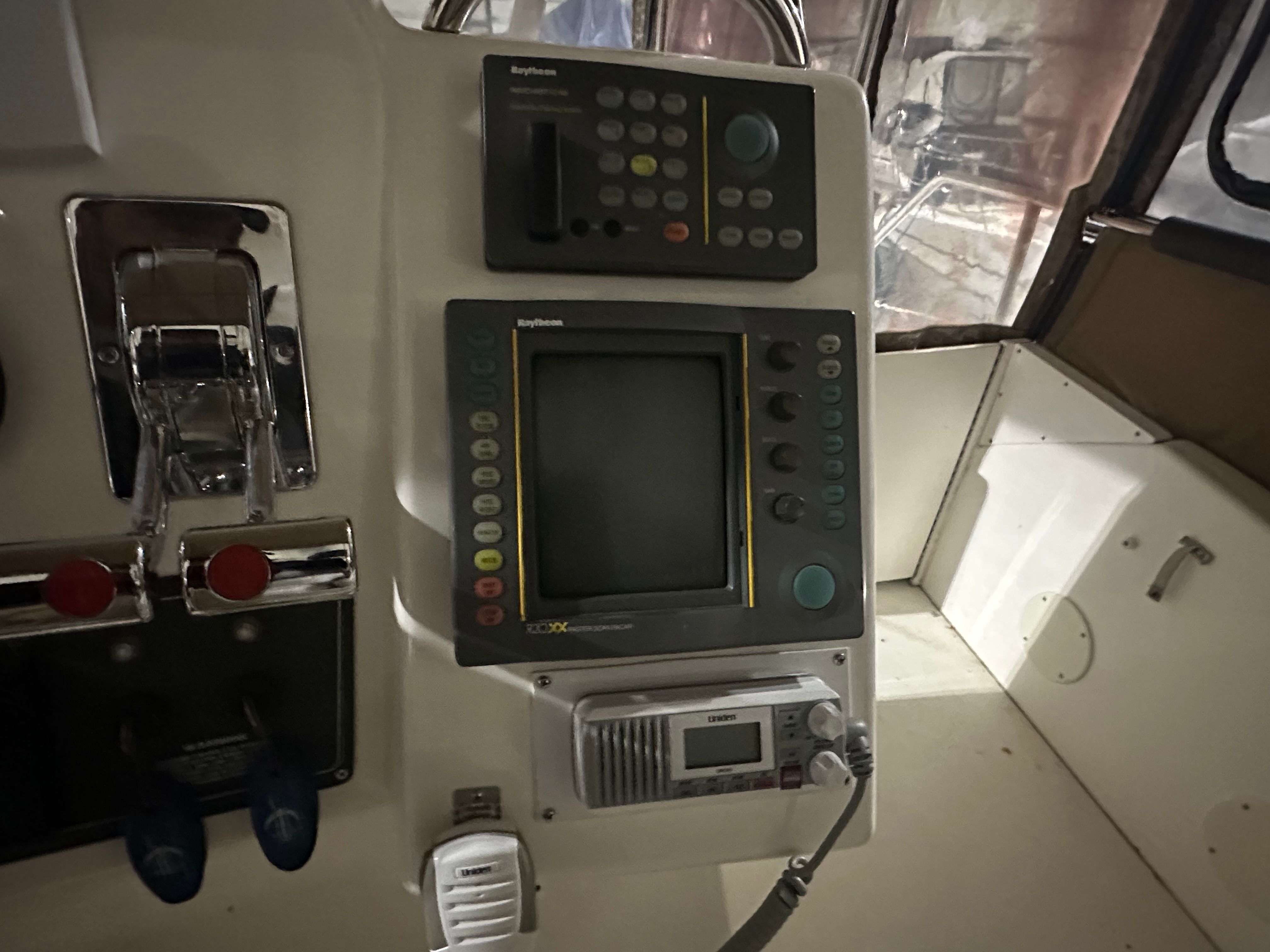 1998 Silverton 351 Sedan helm with navigation system.