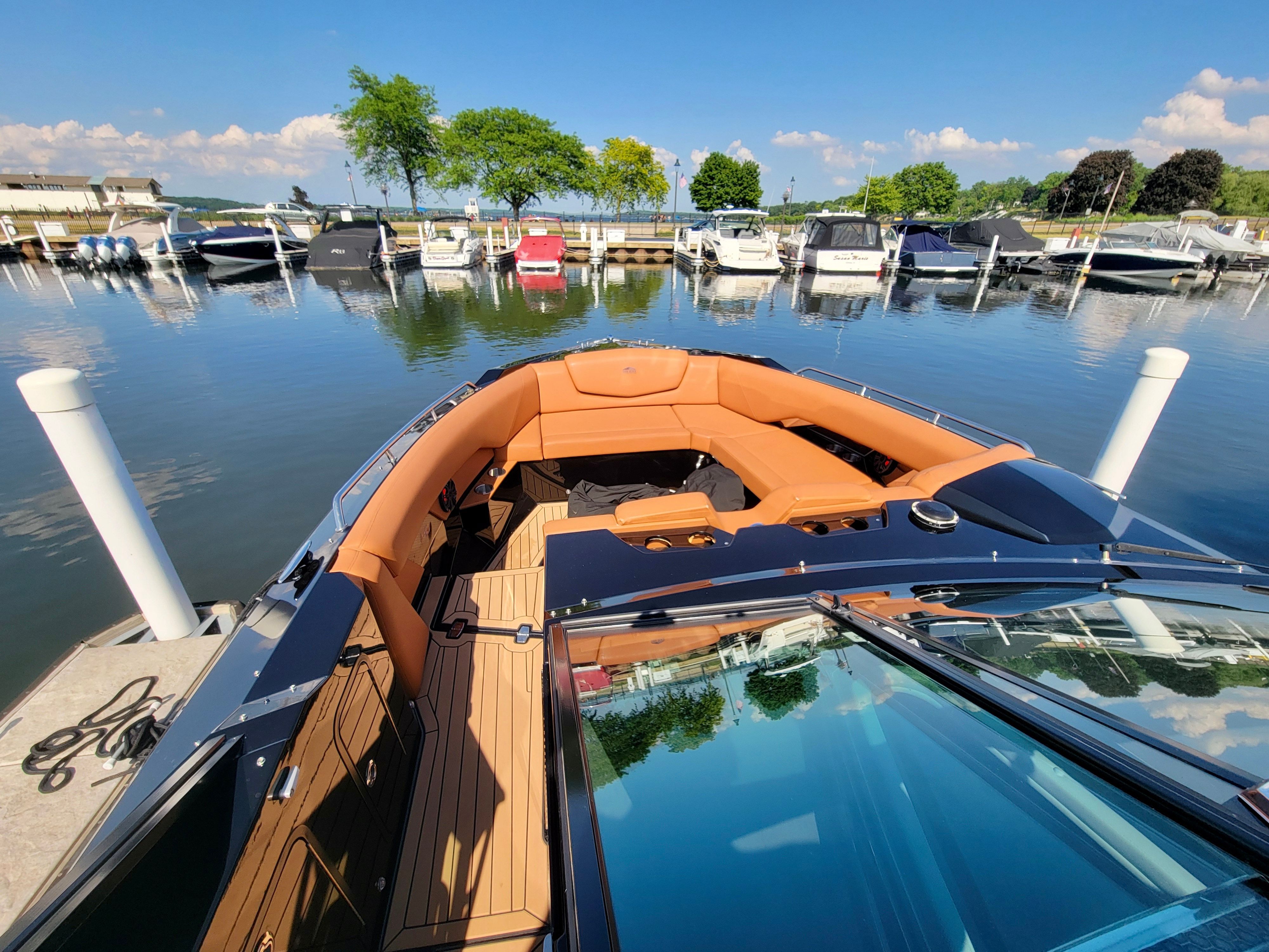2020 Cruisers Yachts 338 CX South Beach Bow Rider - 11
