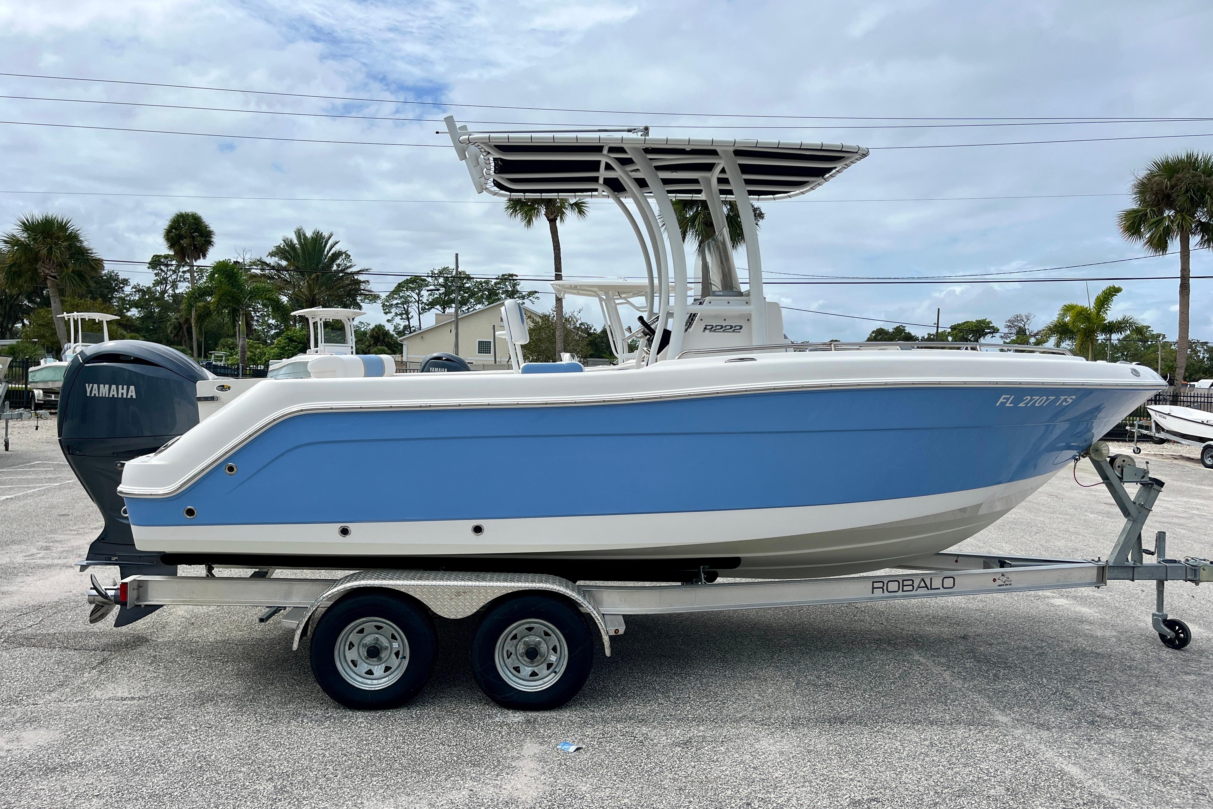 2024 Robalo R222 Center Console