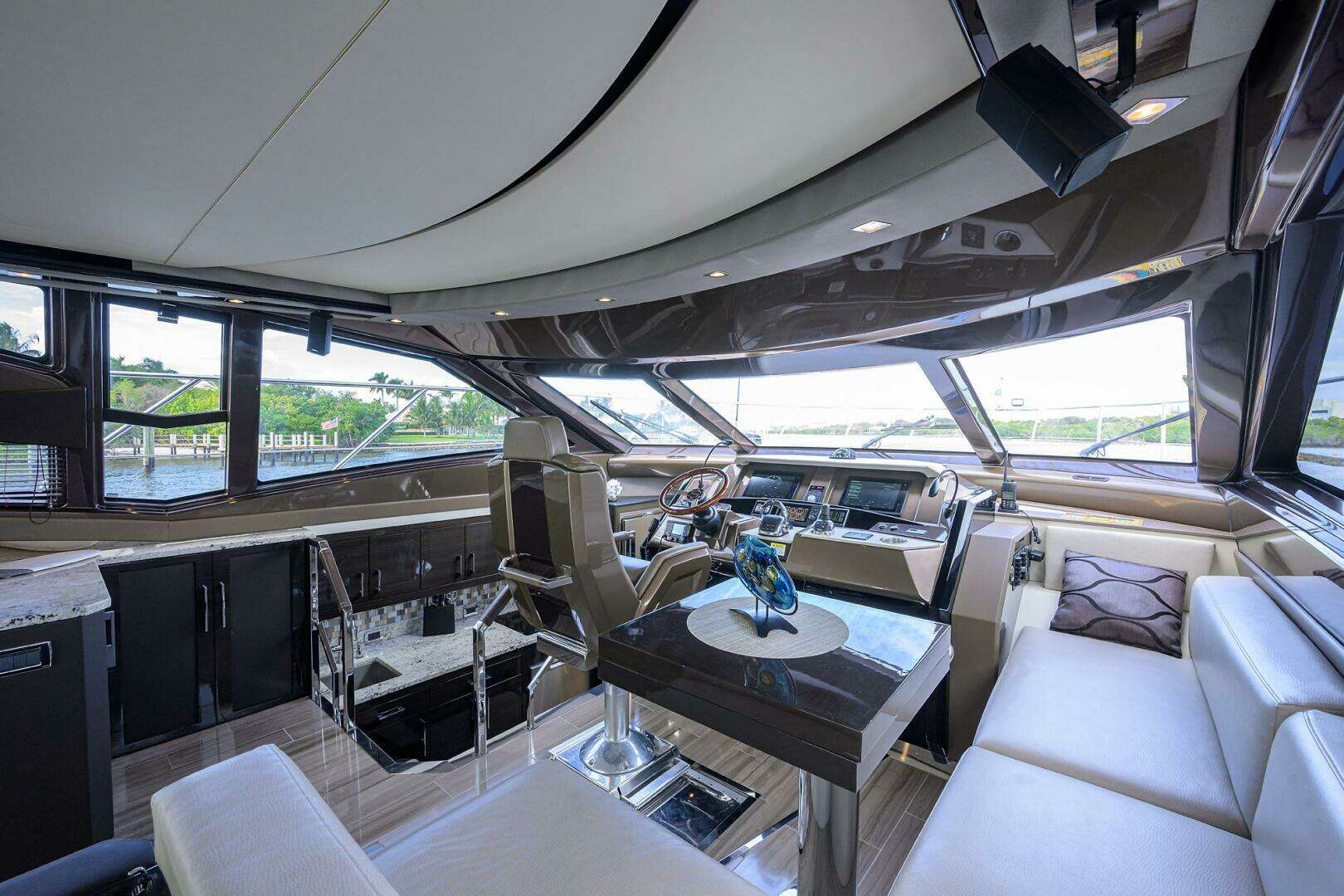 2016 Marquis 660 Sport Yacht - Image 25