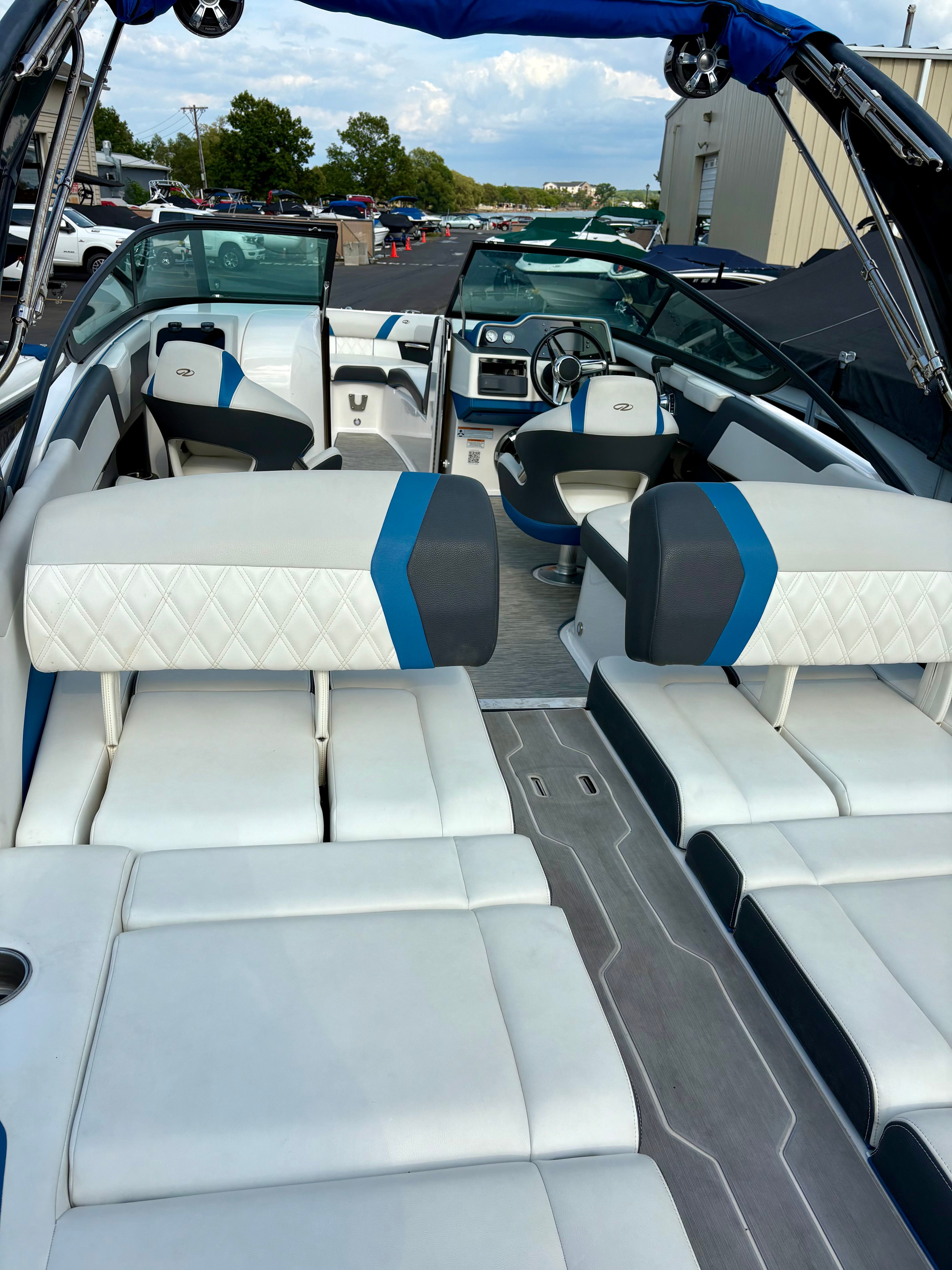 2018 Regal 25 RX Surf - 10
