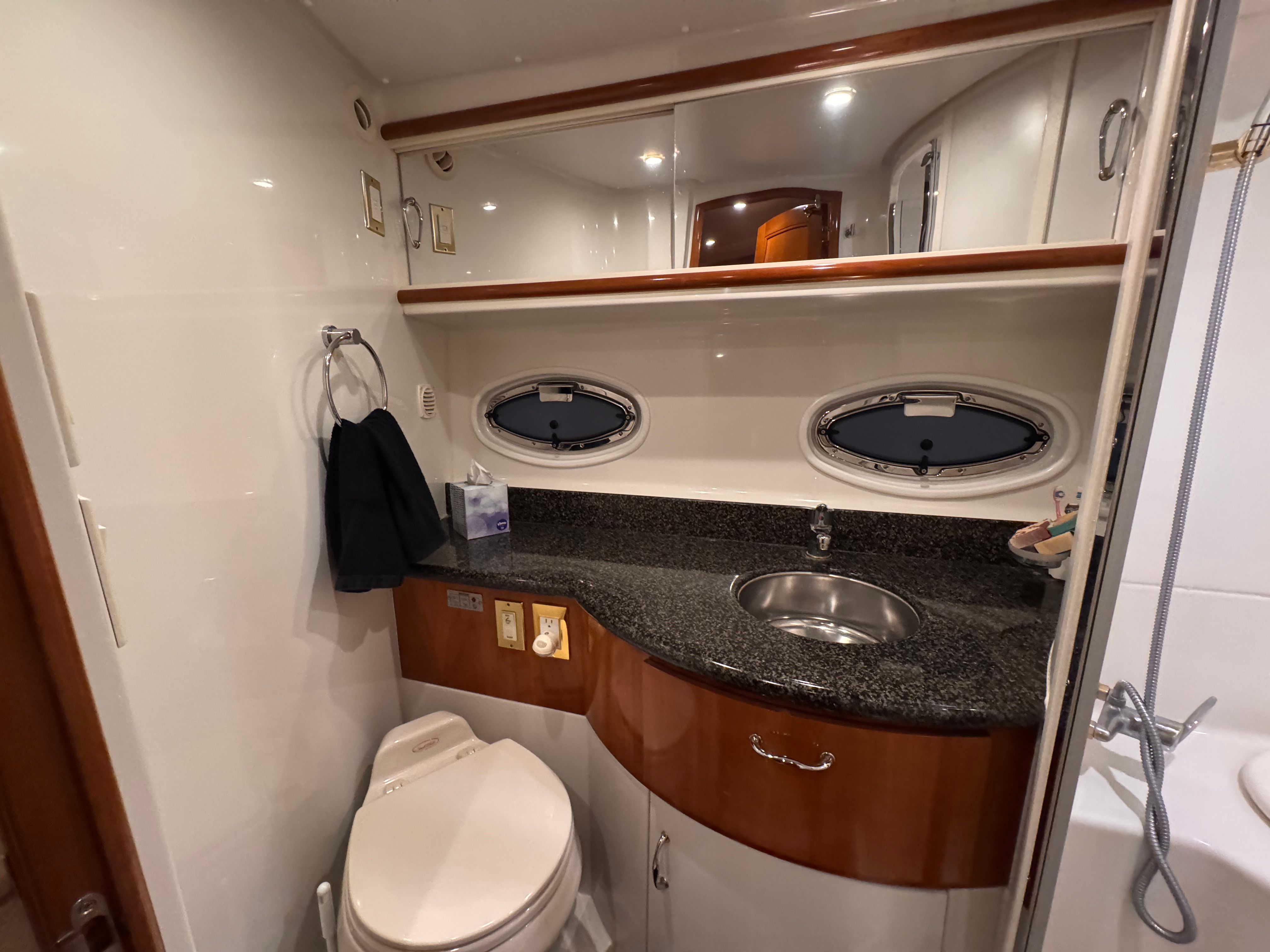 2004 Carver 396 Motor Yacht - 38