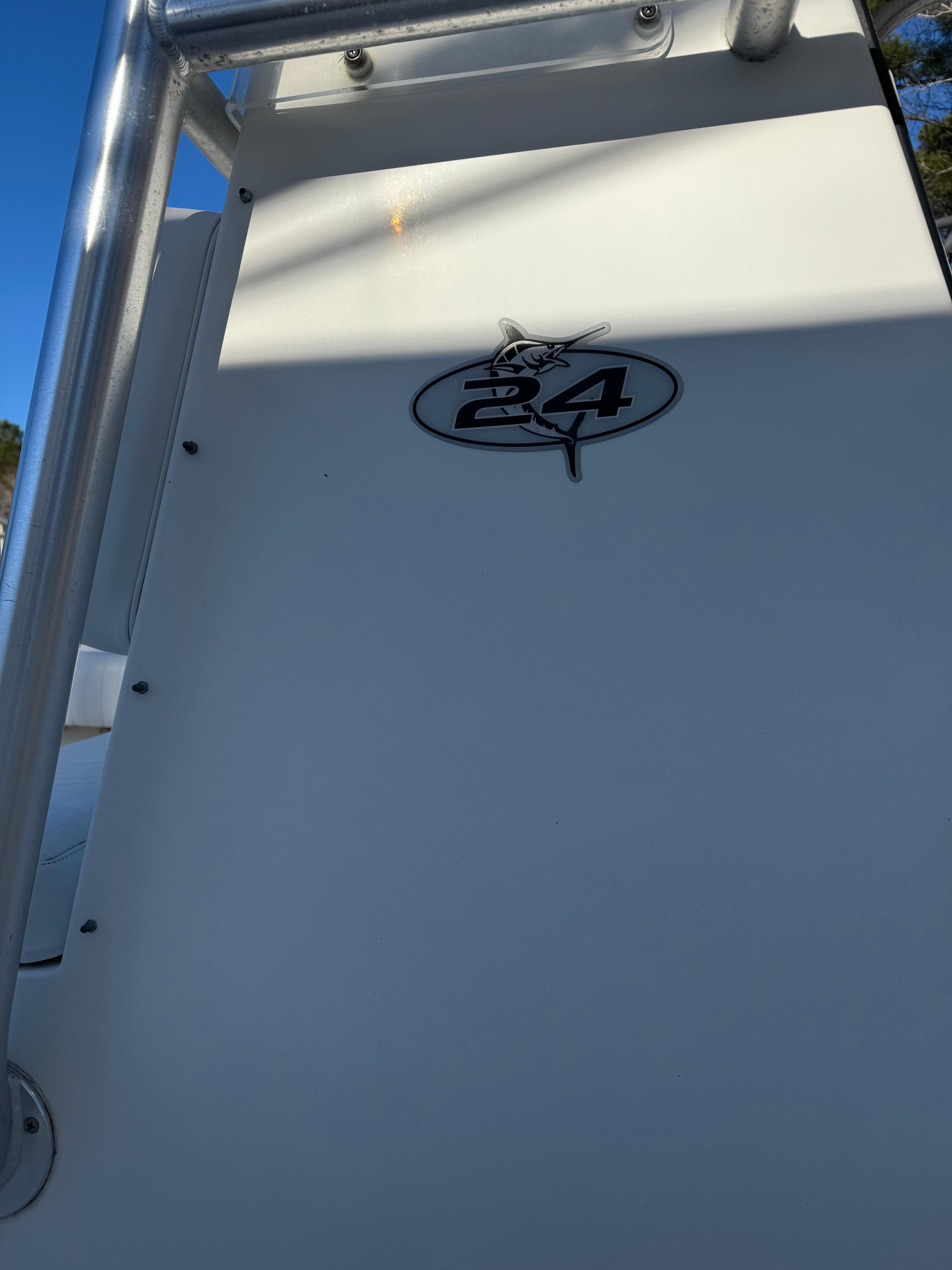 2004 Regulator 24 Forward Seating - 10