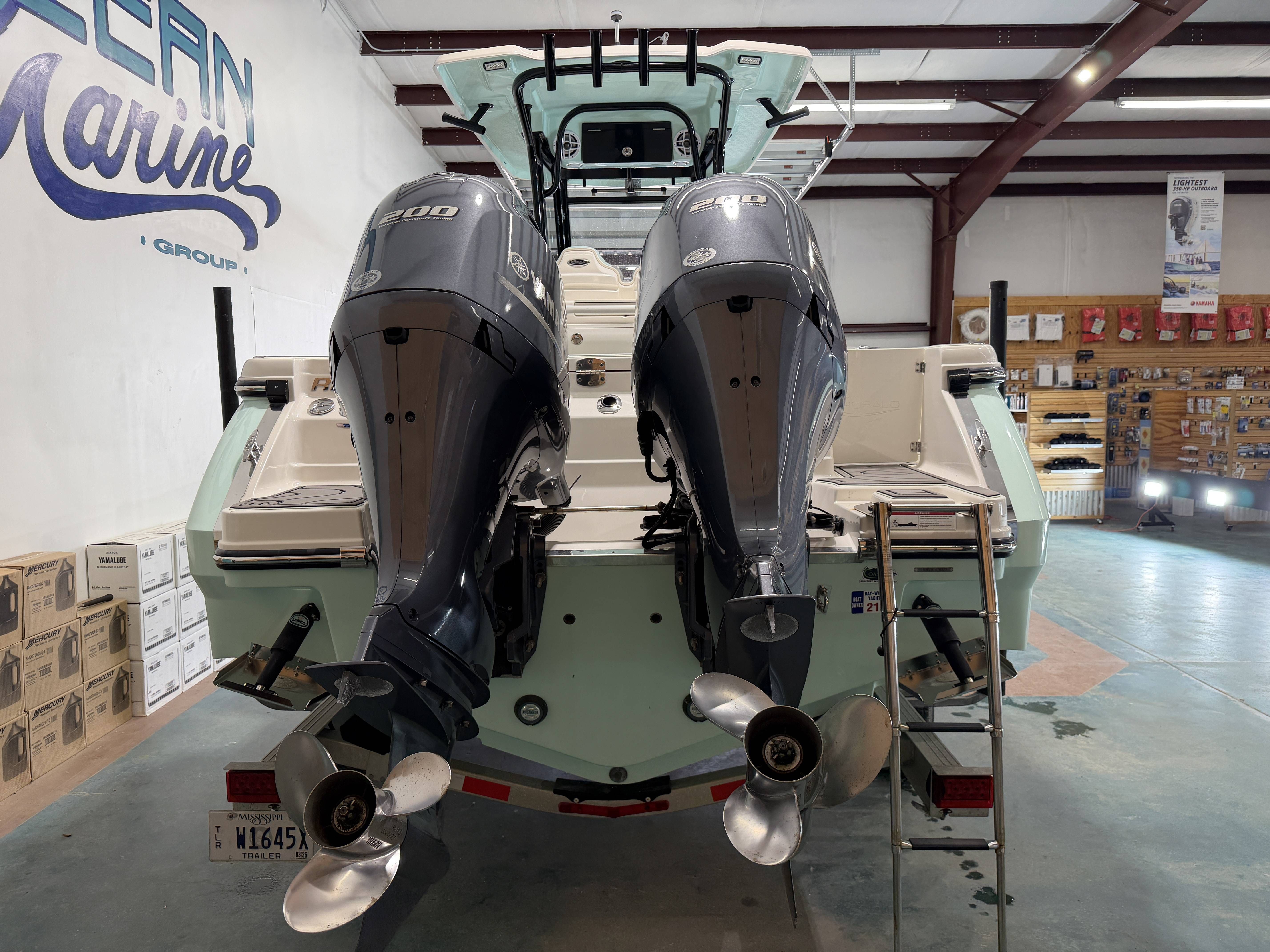 2023 Robalo R250 Center Console - 5