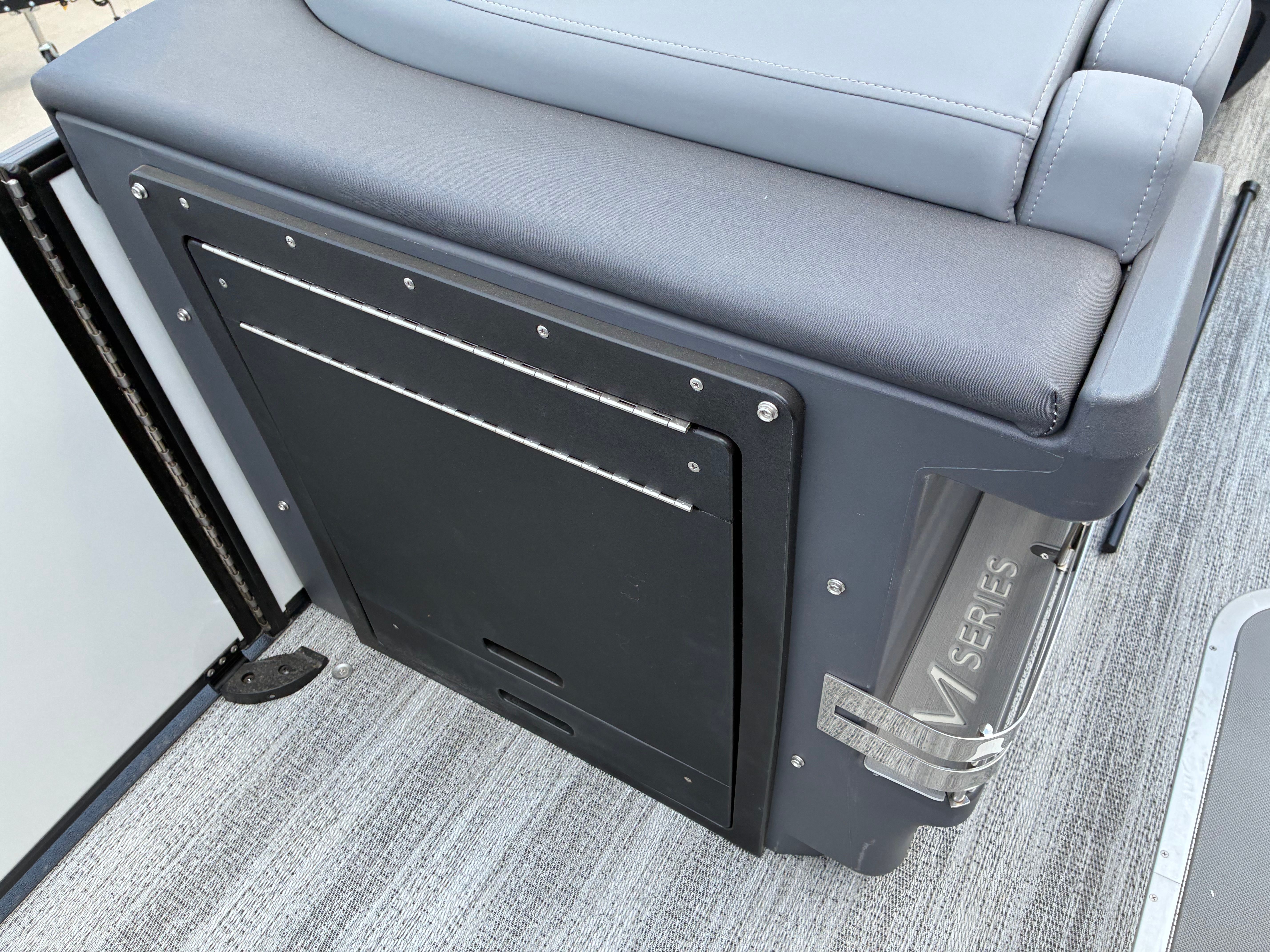 2026 Bennington 24 M Fastback - Quad Bench - 26
