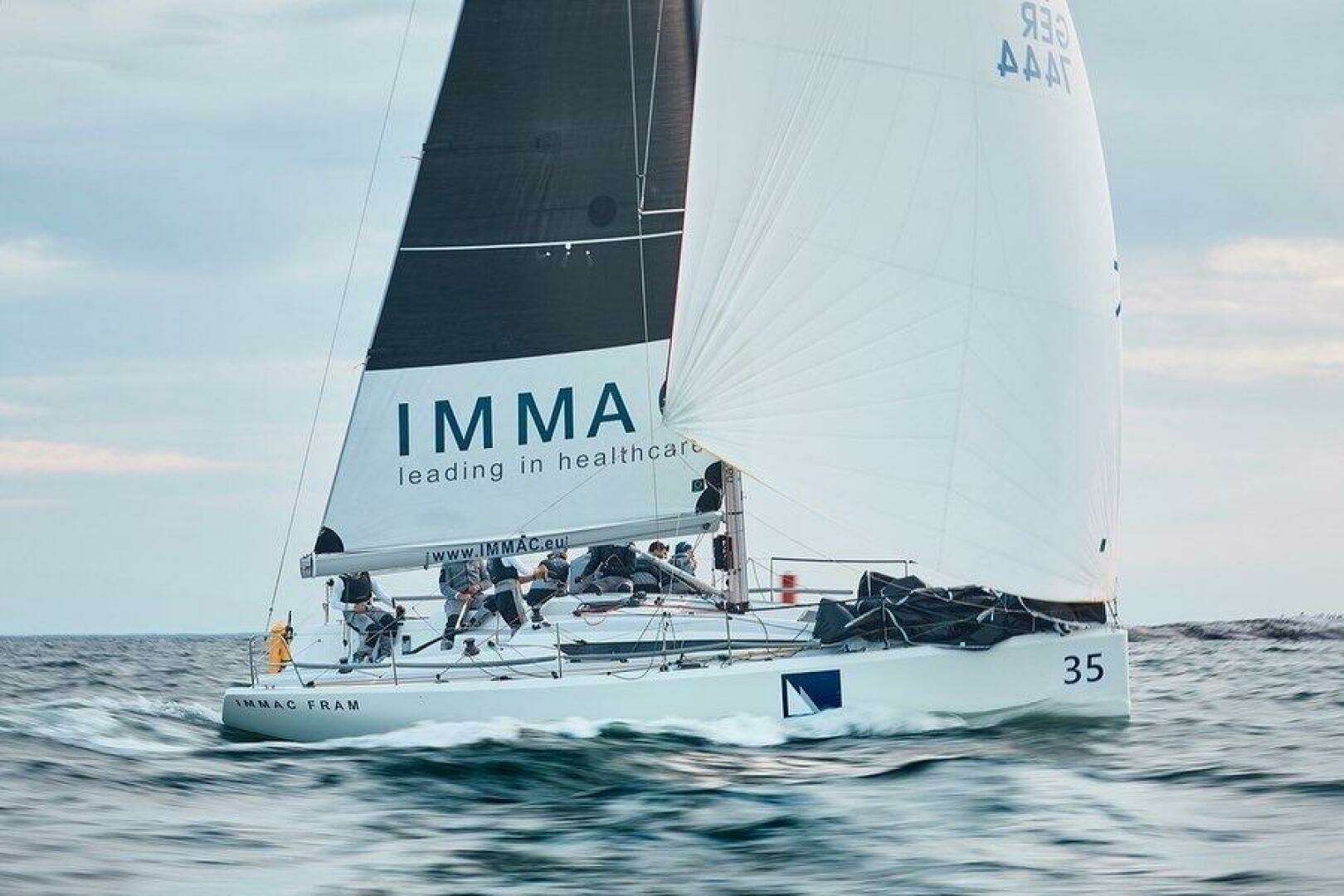 2026 Italia Yachts 9.98 - Image 23