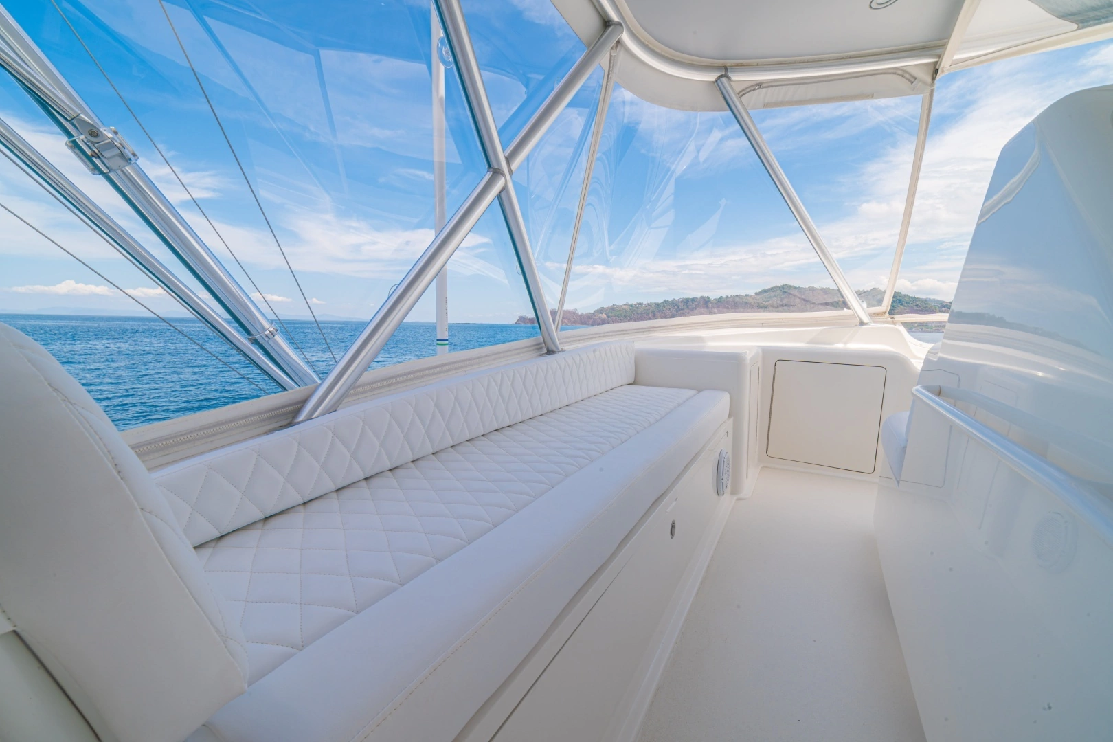 2012 Viking 60 Convertible - Image 12