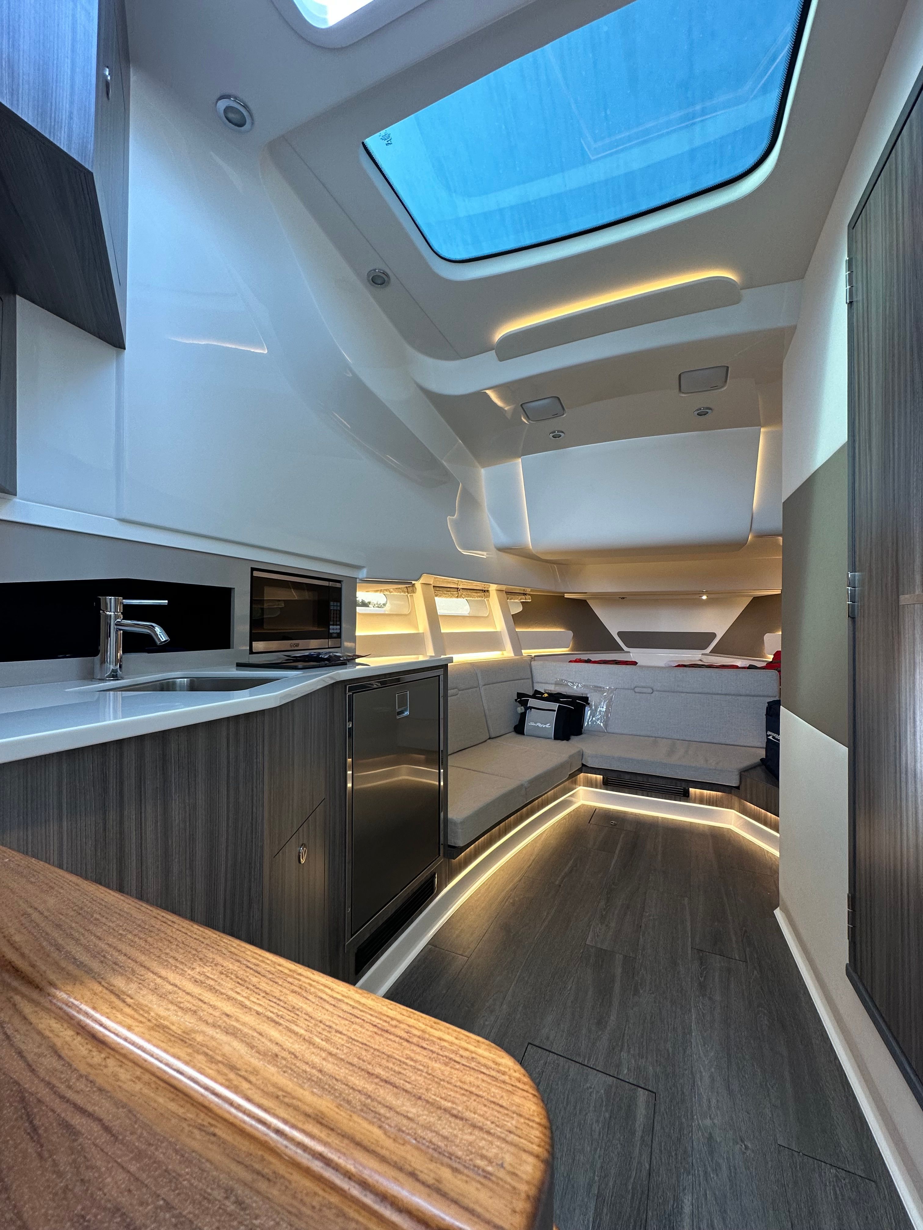 2023 Sea Ray Sundancer 370 Outboard - 5