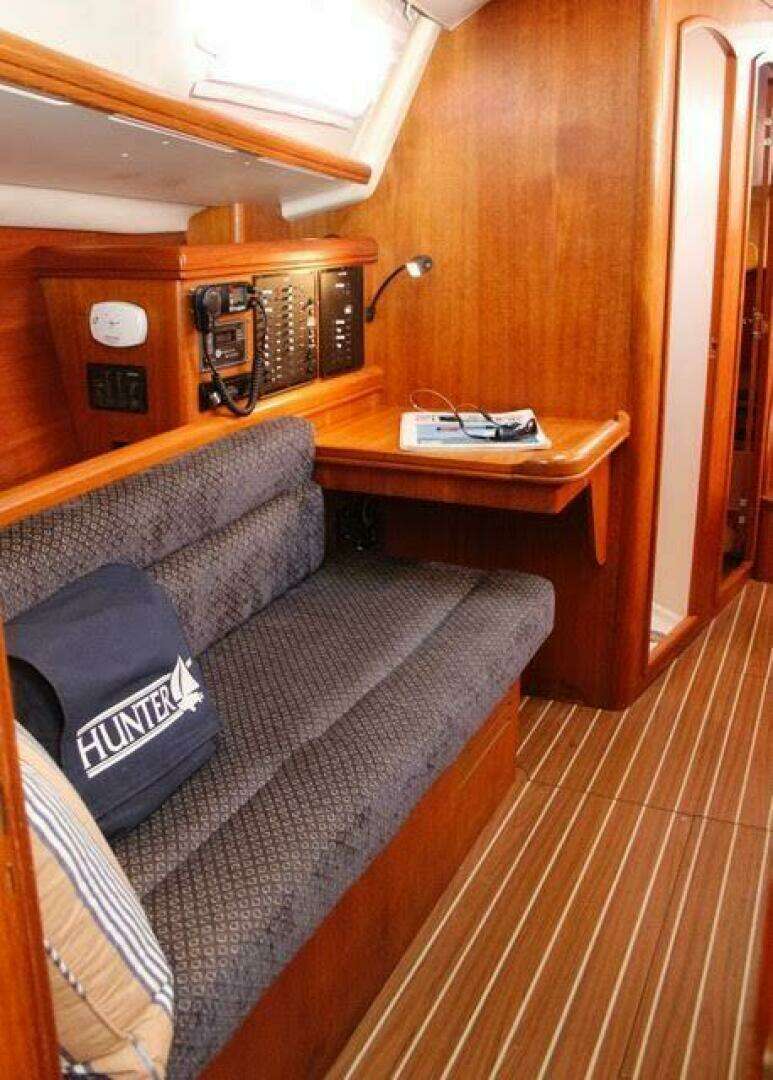 2004 Hunter Sloop - Image 18